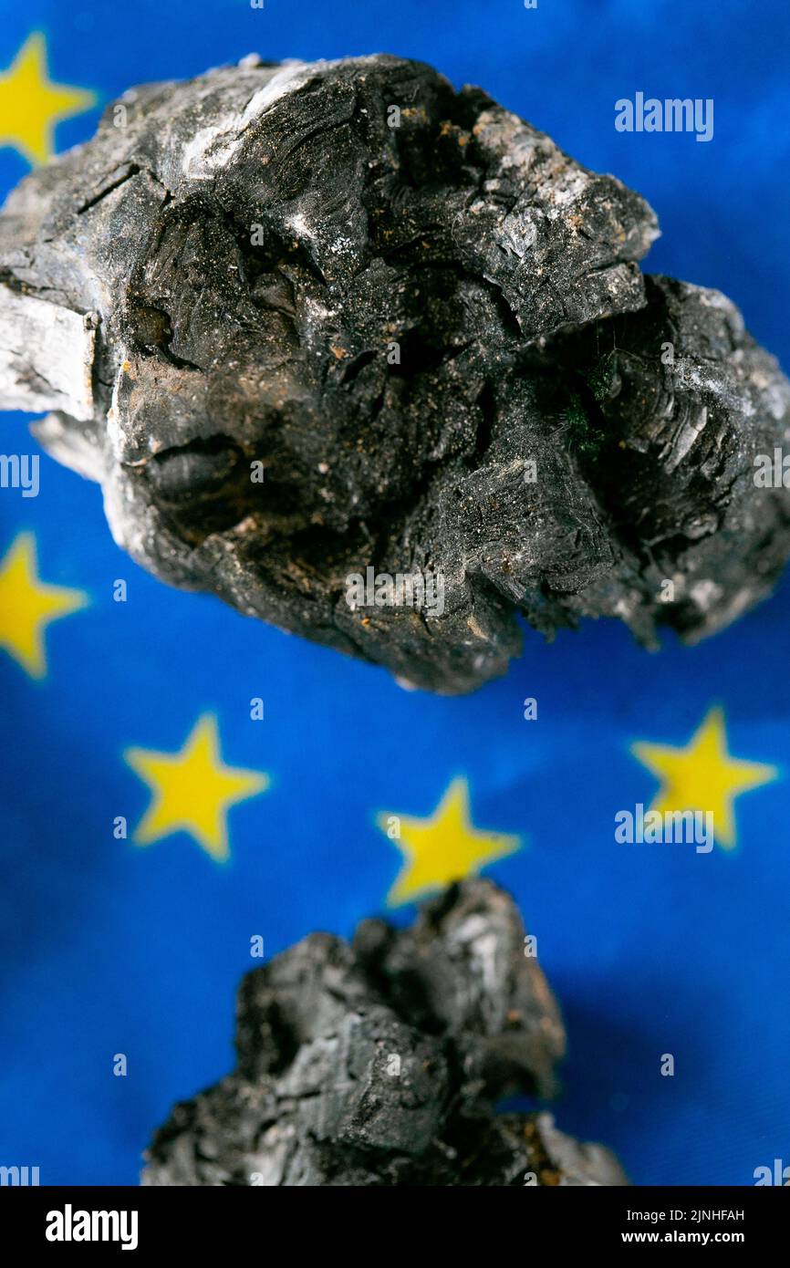 Compra de carbón para el período de calefacción. Industria del carbón en la Unión Europea. Foto de stock