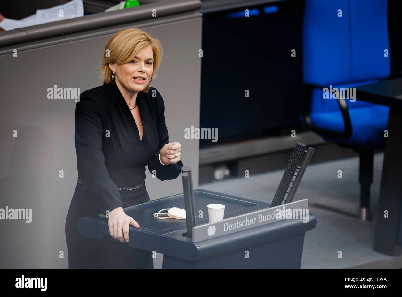 Julia Kloeckner, CDU/CSU, hablando durante un discurso sobre el tema del suministro seguro de energía en el Bundestag alemán en Berlín, el 17 de marzo de 2022. Foto de stock
