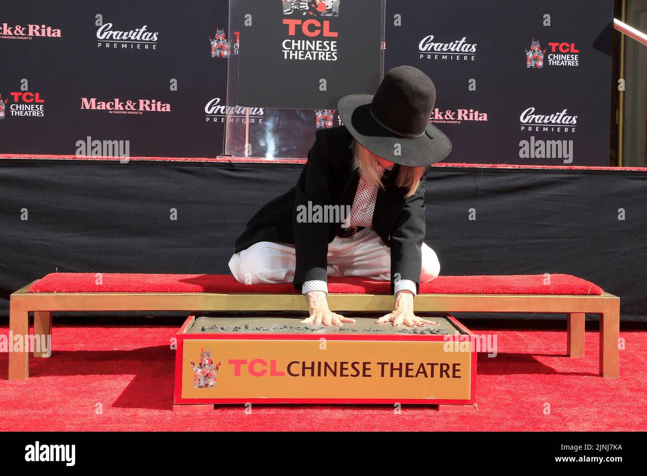 11 de agosto de 2022, Los Angeles, California, EE.UU.: Diane Keaton en una ceremonia en honor a Diane Keaton con las manos y las huellas en el TCL Chinese Theatre IMAX en Los Angeles. (Imagen de crédito: © Nina Prommer/ZUMA Press Wire) Foto de stock