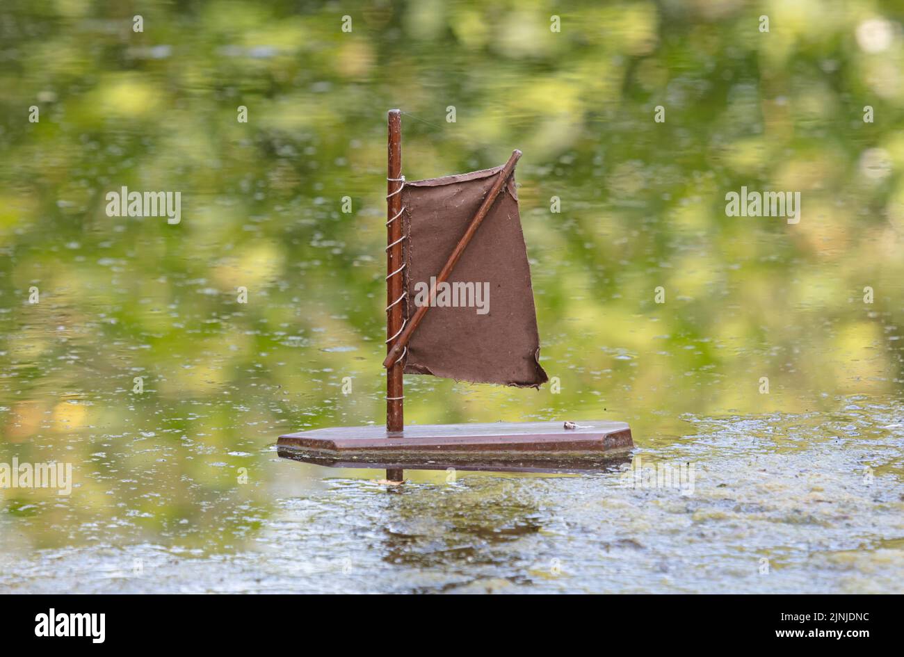 Modelo del barco es nadar en la piscina, los Países Bajos Foto de stock
