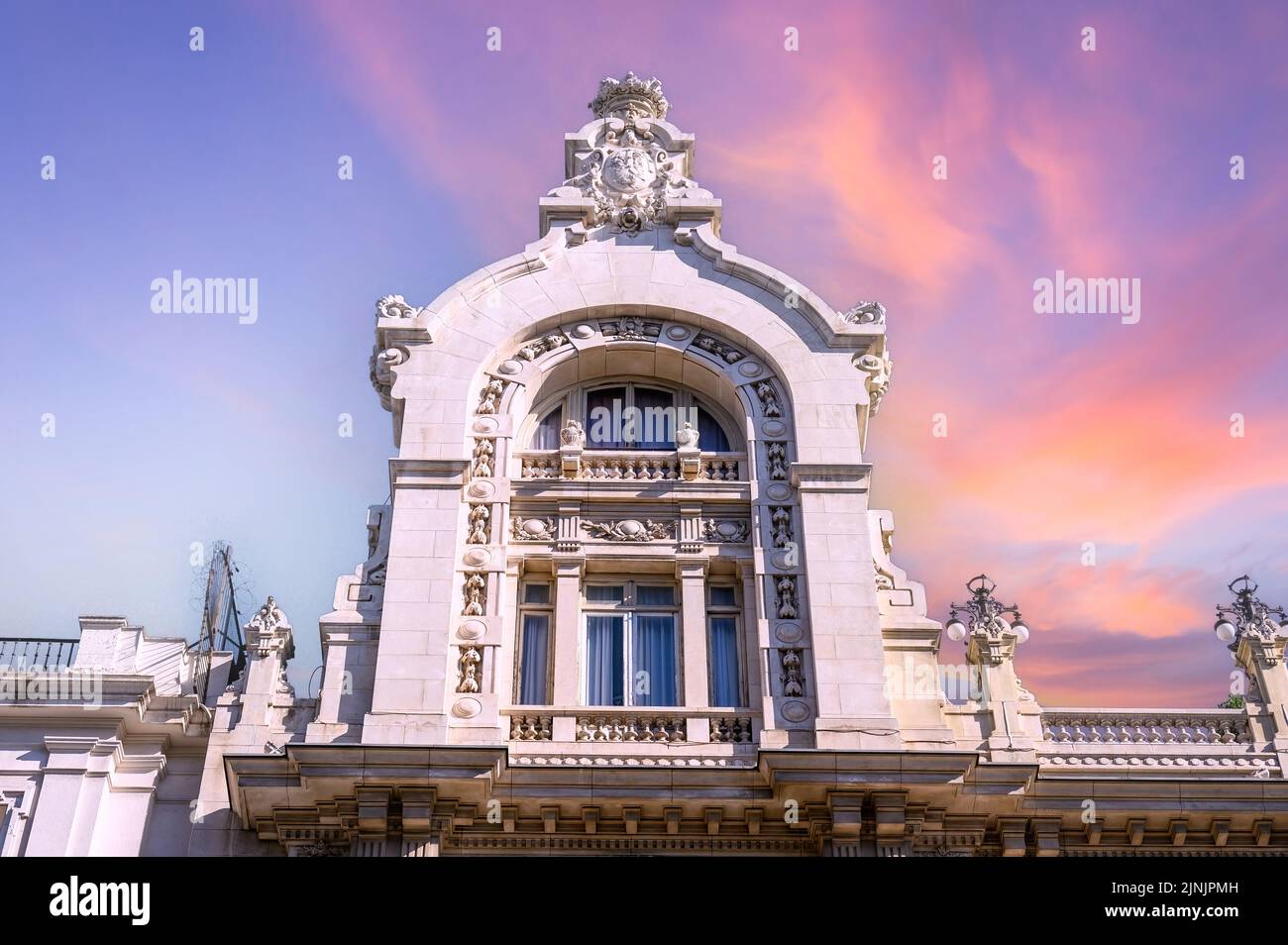 Arquitectura exterior del Casino de Madrid. Cerca de la capital en la parte superior del famoso edificio. En 1993, fue declarada propiedad española de Cul Foto de stock