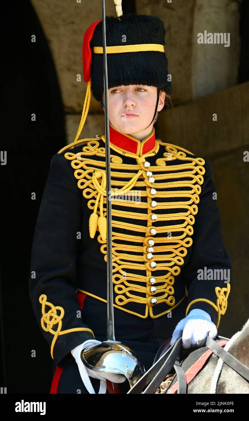 Guardia de Caballo Femenina, Guardia Montada, la Tropa del Rey, Artillería Real, Desfile de Guardia de Caballos, Whitehall, Londres. REINO UNIDO Foto de stock