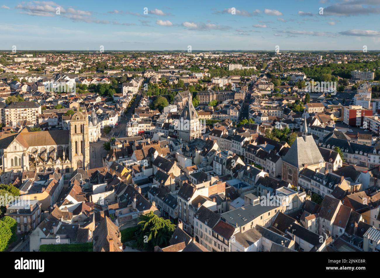 Francia, Eure-et-Loir, Dreux, el centro histórico de la ciudad (vista aérea) // Francia, Eure-et-Loir (28), Dreux, le centre historique de la ville (vue Foto de stock