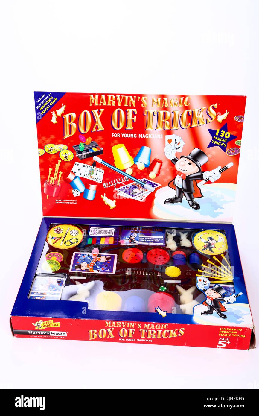 Marvin's Magic Box of Tricks espectáculo de magia en una caja aislada sobre un fondo blanco Foto de stock