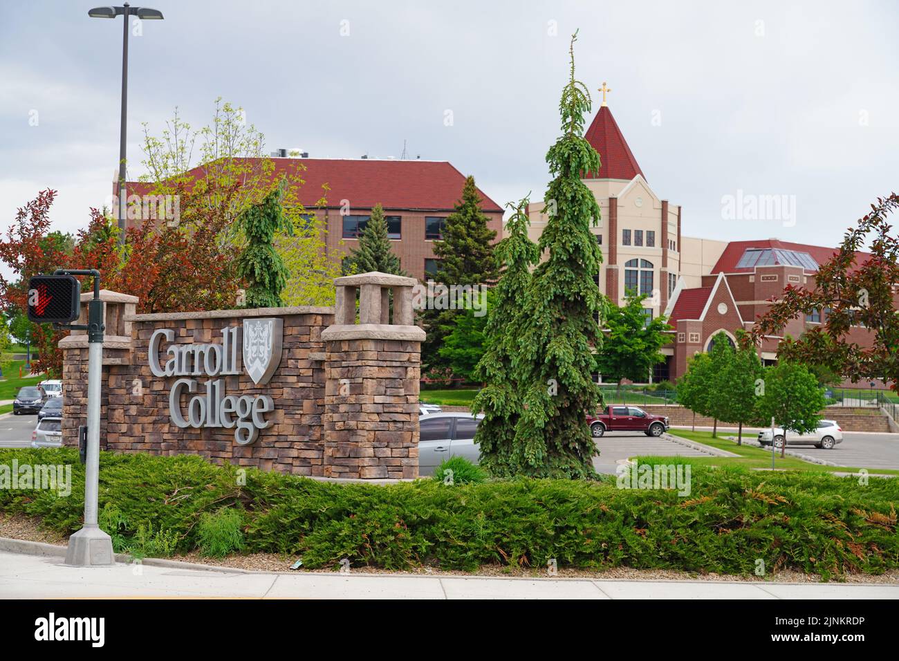 HELENA, MT -10 JUN 2021- Vista del campus universitario de Carroll College, un colegio privado católico ubicado en Helena, Montana, Estados Unidos. Foto de stock