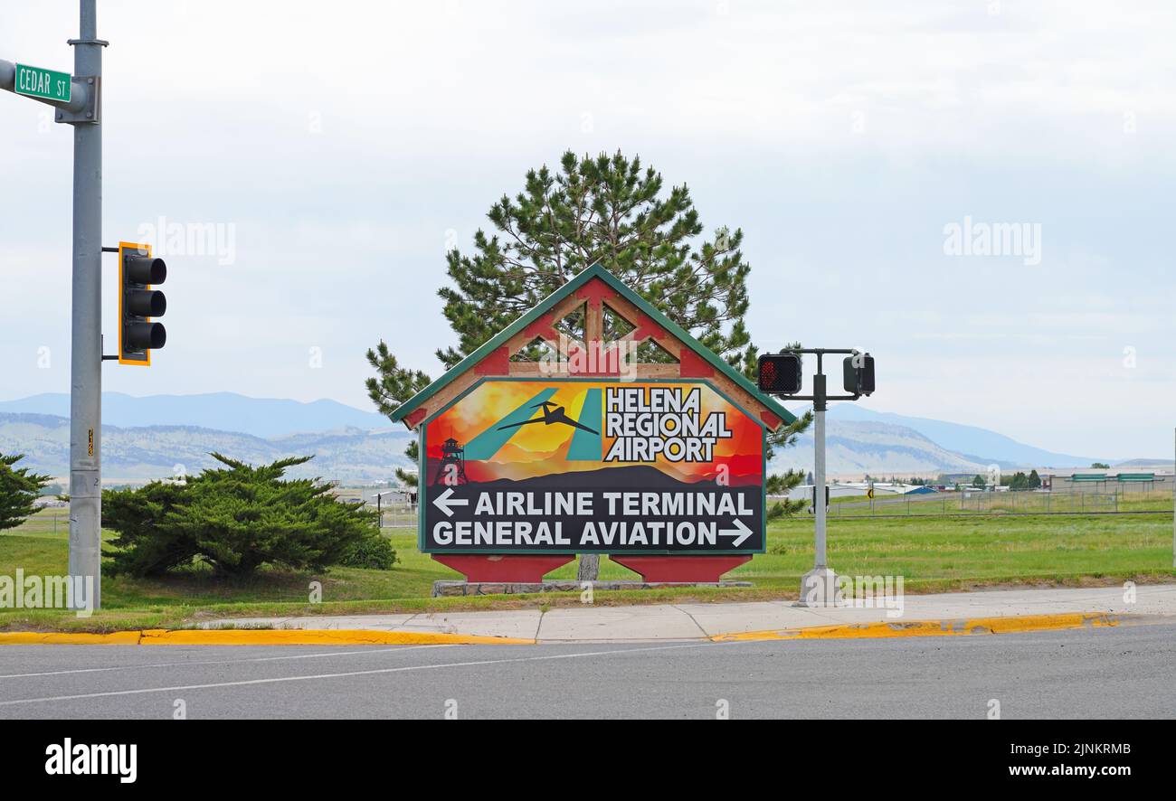 HELENA, MT -10 JUN 2021- Vista del Aeropuerto Regional de Helena (HLN), un aeropuerto regional público en Helena, la capital de Montana, Estados Unidos. Foto de stock