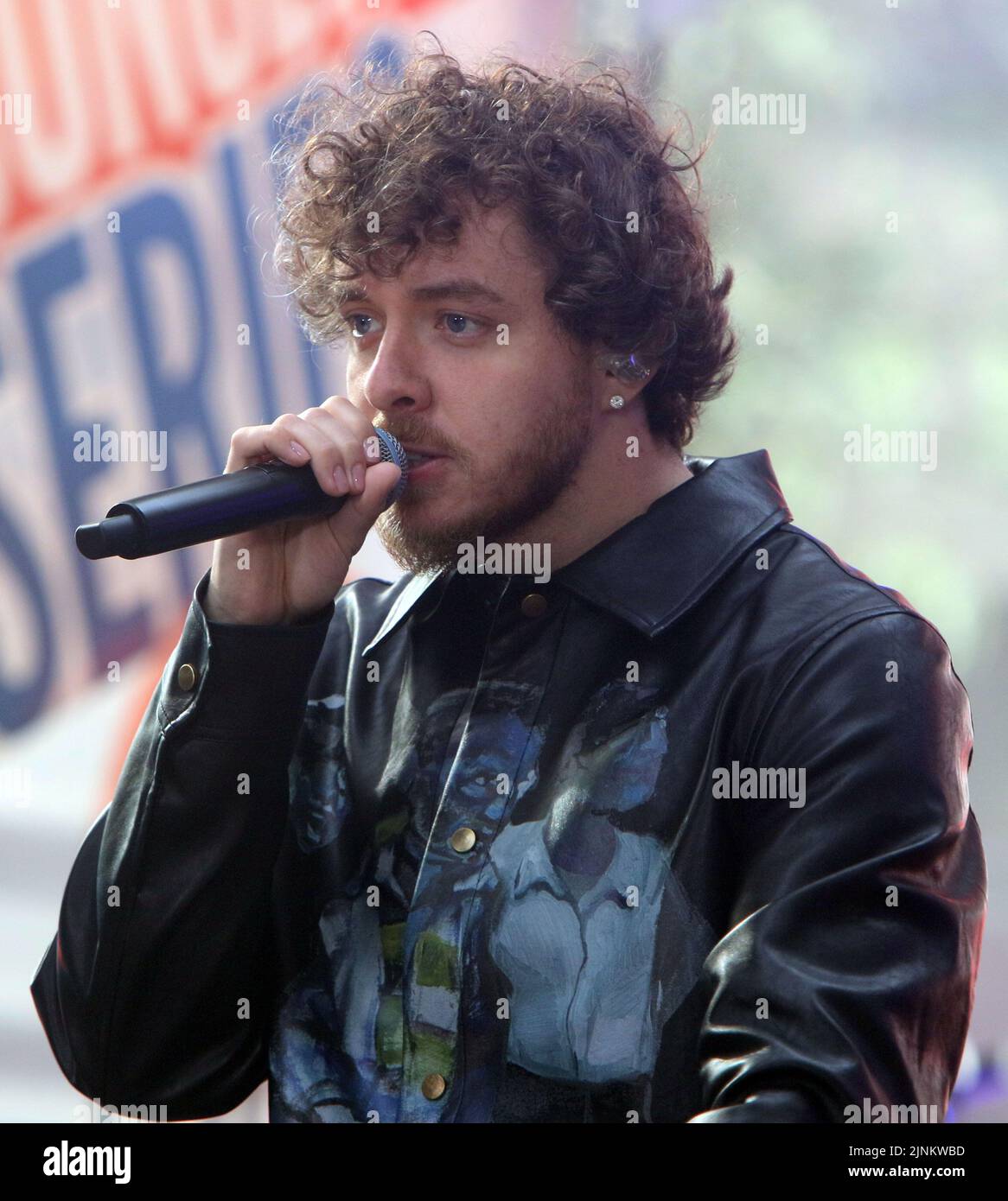 Nueva York, NY, EE.UU. 11th de Ago de 2022. Jack Harlow actúa en la serie Today Citi Summer Concert Series de la NBC en el Rockefeller Plaza en la ciudad de Nueva York el 11 de agosto de 2022. Crédito: RW/Media Punch/Alamy Live News Foto de stock