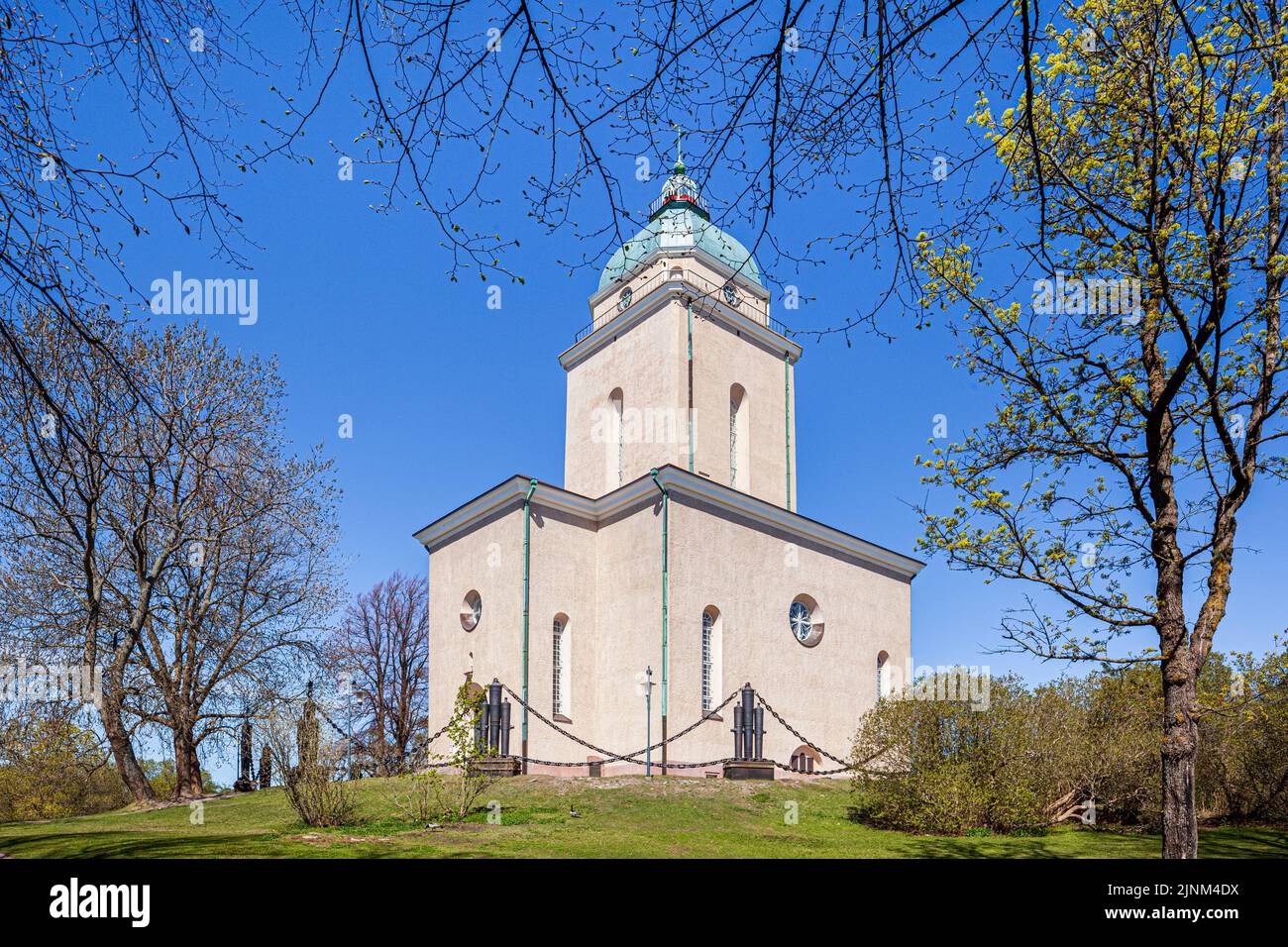 La iglesia de la guarnición ortodoxa del este de 1854 (Suomenlinnan Kirkko) en la isla de Suomenlinna cerca de Helsinki, Finlandia Foto de stock