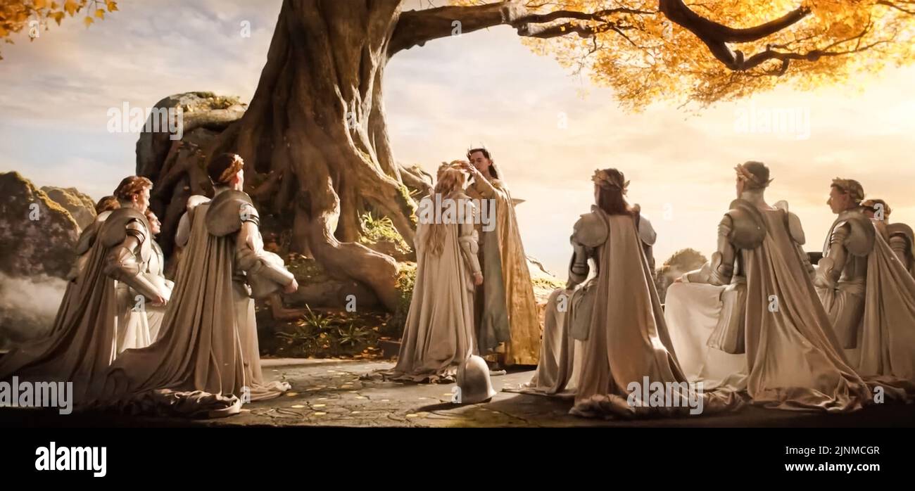 REINO UNIDO. Benjamin Walker y Morfydd Clar en una escena de la (C)Amazon Studios nueva serie : El Señor de los Anillos: Los Anillos de Poder (2022) . Argumento: Drama épico ambientado miles de años antes de los acontecimientos de J.R.R. 'El Hobbit' y 'El Señor de los Anillos' de Tolkien sigue un elenco de personajes, tanto familiares como nuevos, que se enfrentan al temido resurgimiento del mal en la Tierra Media. Ref: LMK110-J8231-080822 suministrado por LMKMEDIA. Sólo editorial. Landmark Media no es el propietario del copyright de estas imágenes fijas de película o TV, pero proporciona un servicio sólo para los medios reconocidos. Pictures@lmkmedi Foto de stock