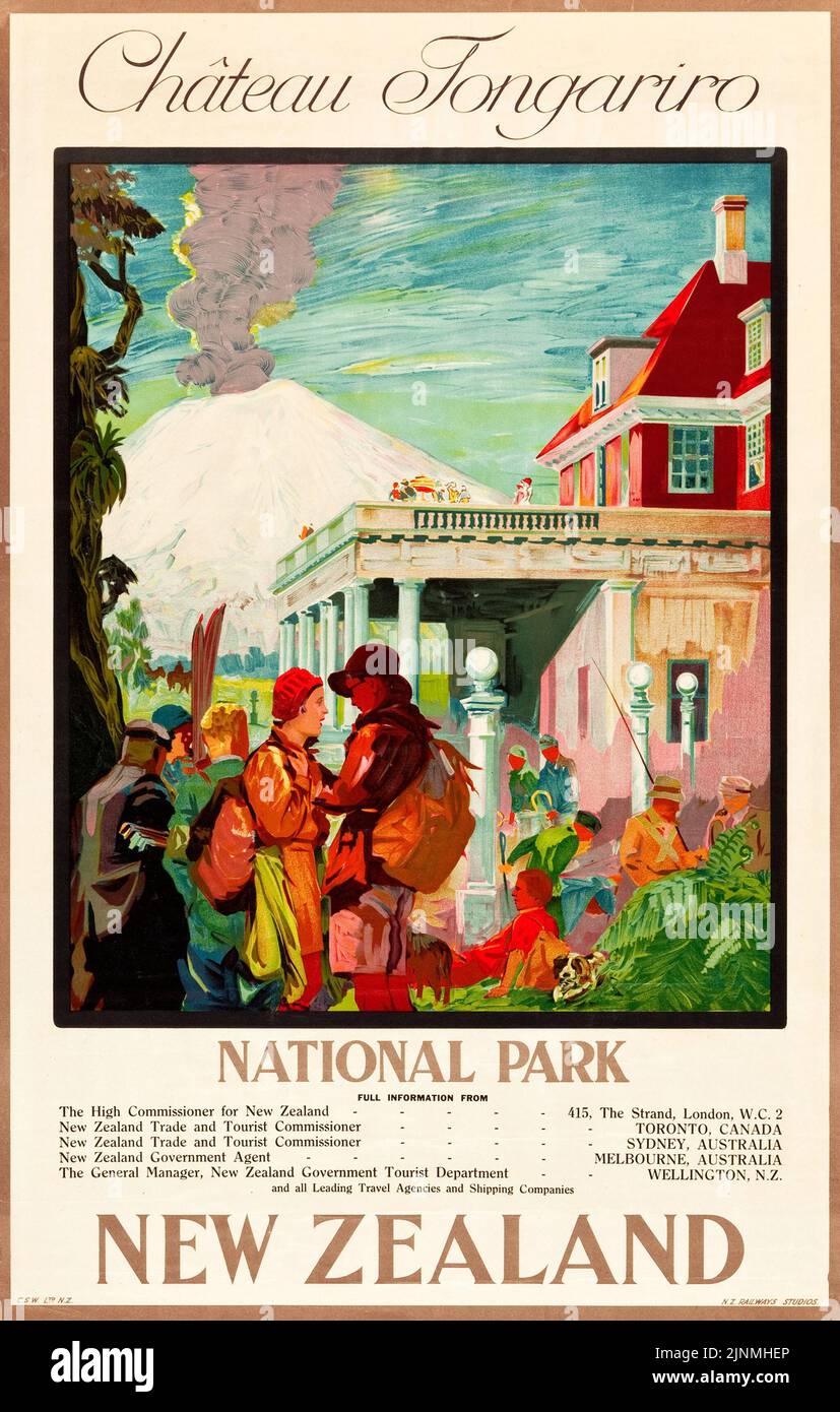 Cartel de viaje de Nueva Zelanda (Ferrocarriles de Nueva Zelanda, 1932). Parque Nacional Château Tongariro. Parque Nacional - Volcán - 1930s cartel Foto de stock