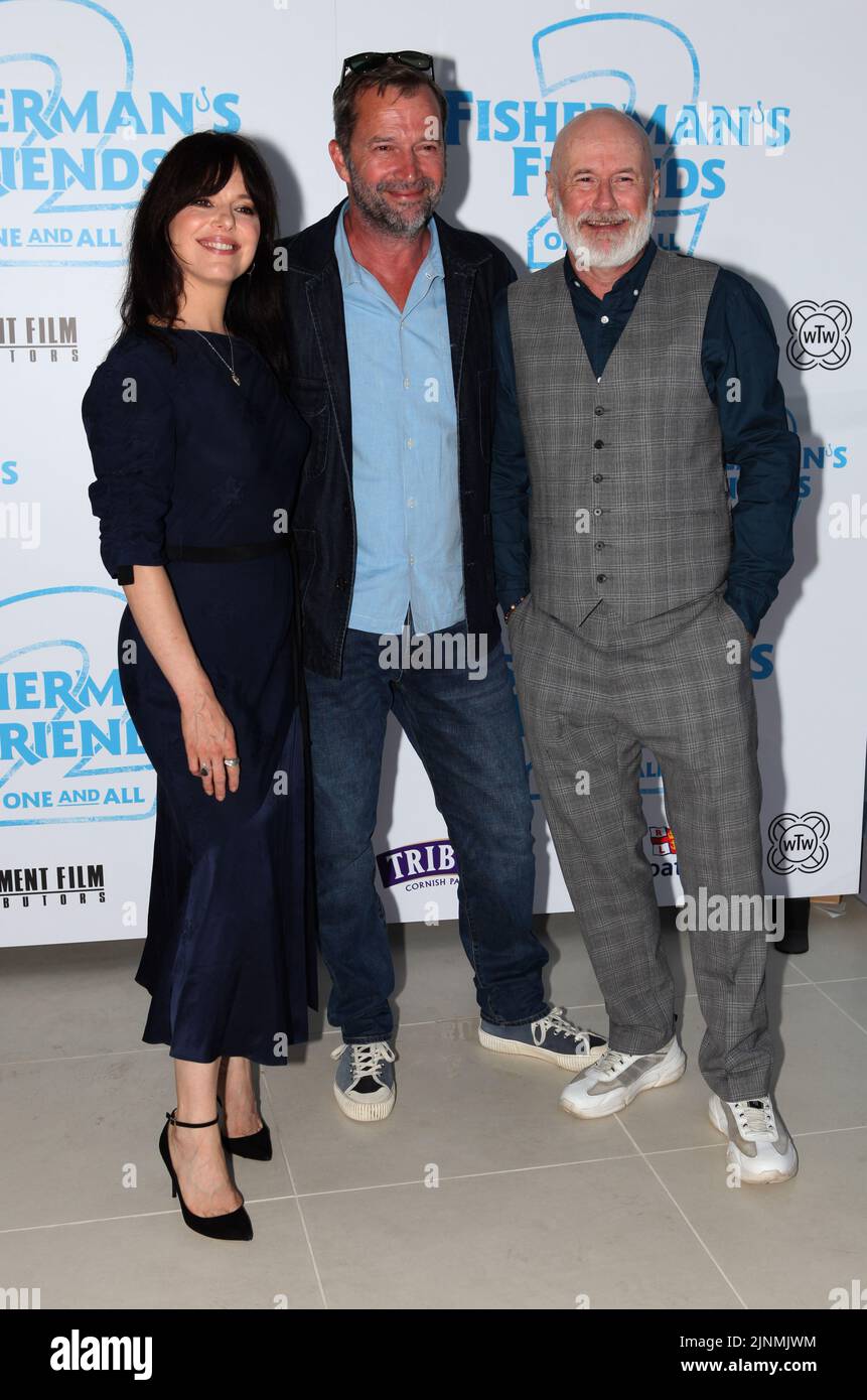 Newquay. Cornualles. REINO UNIDO. James Purefoy, Imelda May y Dave Johns en los amigos del pescador: estreno uno y todos. Lighthouse Cinema. 9 de agosto de 2022. Ref:LMK11-SLIVE090822-001 Steve Bealing/Landmark Media. Foto de stock