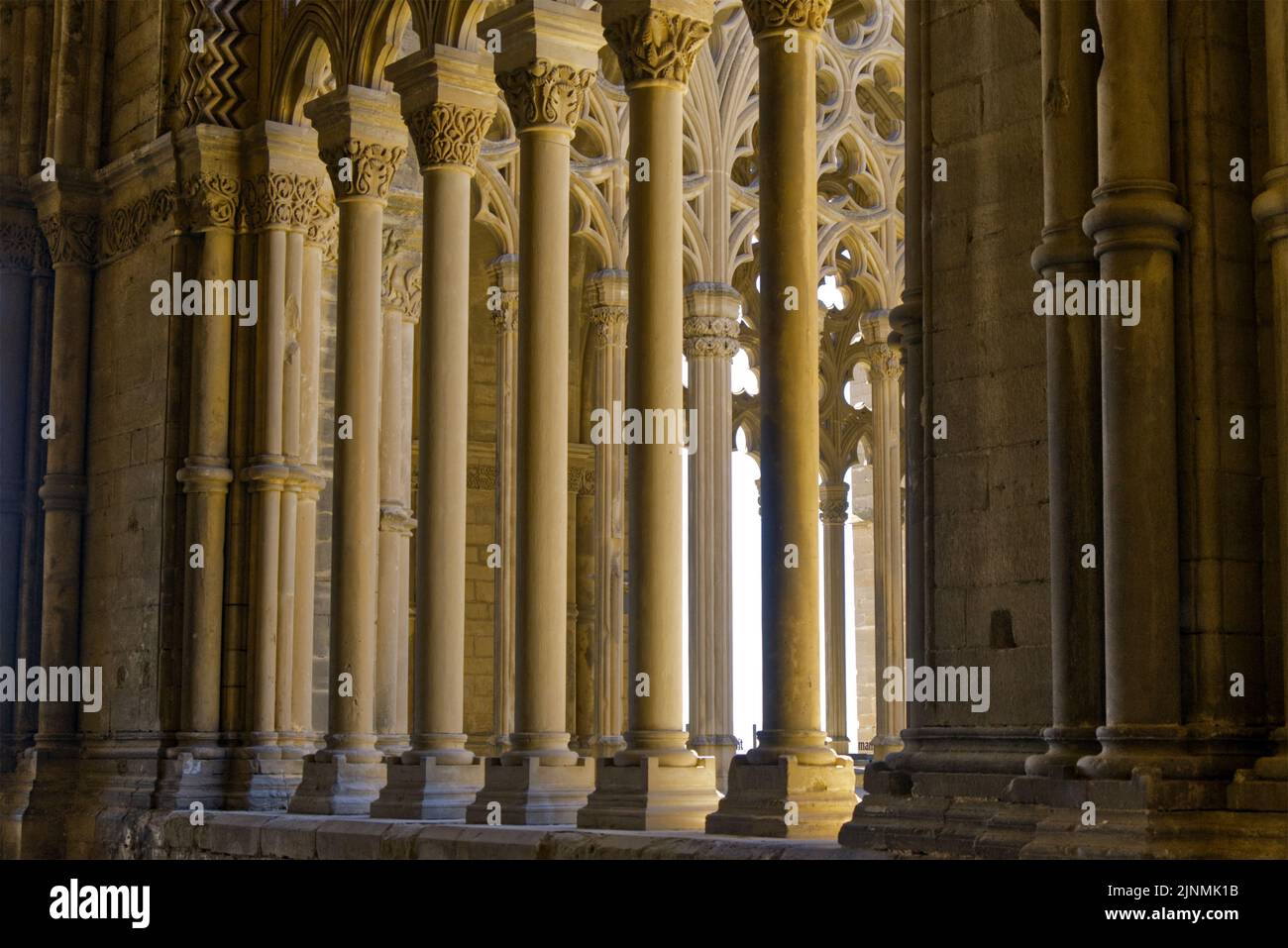 Lleida - Columnas Catedral Antigua Foto de stock