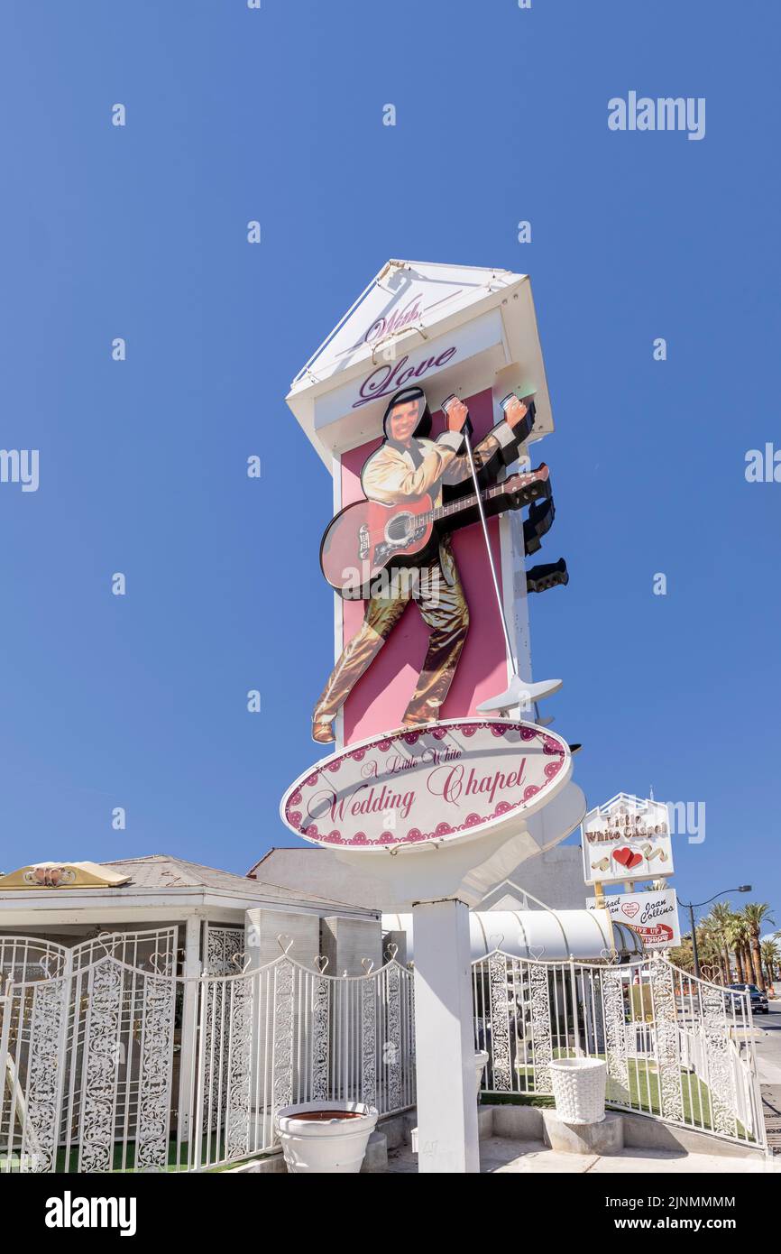 Las Vegas, EE.UU. - 24 de mayo de 2022: Little White Wedding Chapel en Las Vegas, EE.UU. Michael Jordan y Joan Collins se casaron en esa capilla. Foto de stock