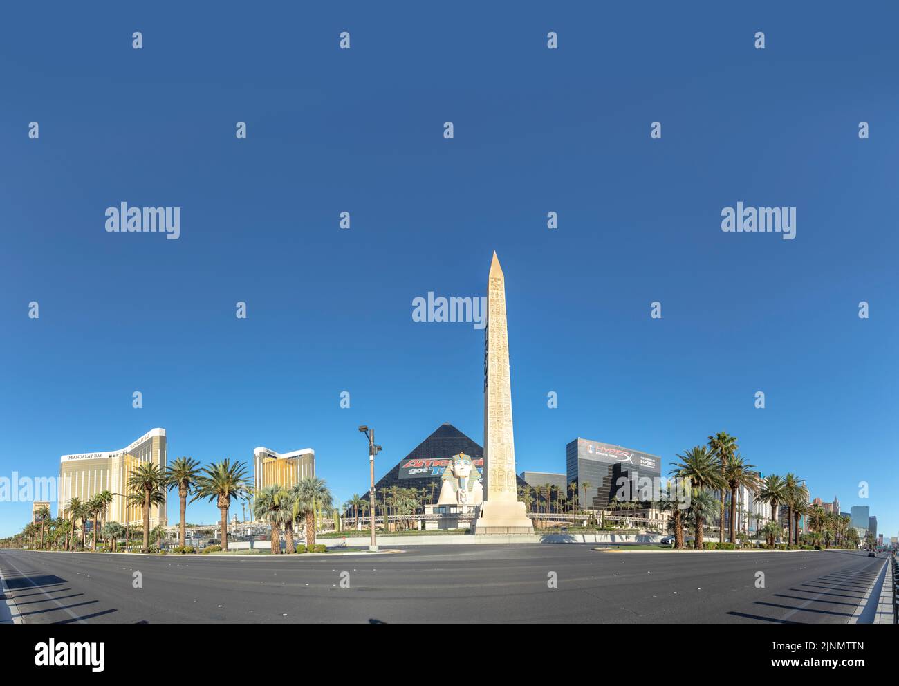 Las Vegas, EE.UU. - 25 de mayo de 2022: Luxor es un hotel y casino situado en el extremo sur del Strip de Las Vegas en Paradise, Nevada, EE.UU. Foto de stock