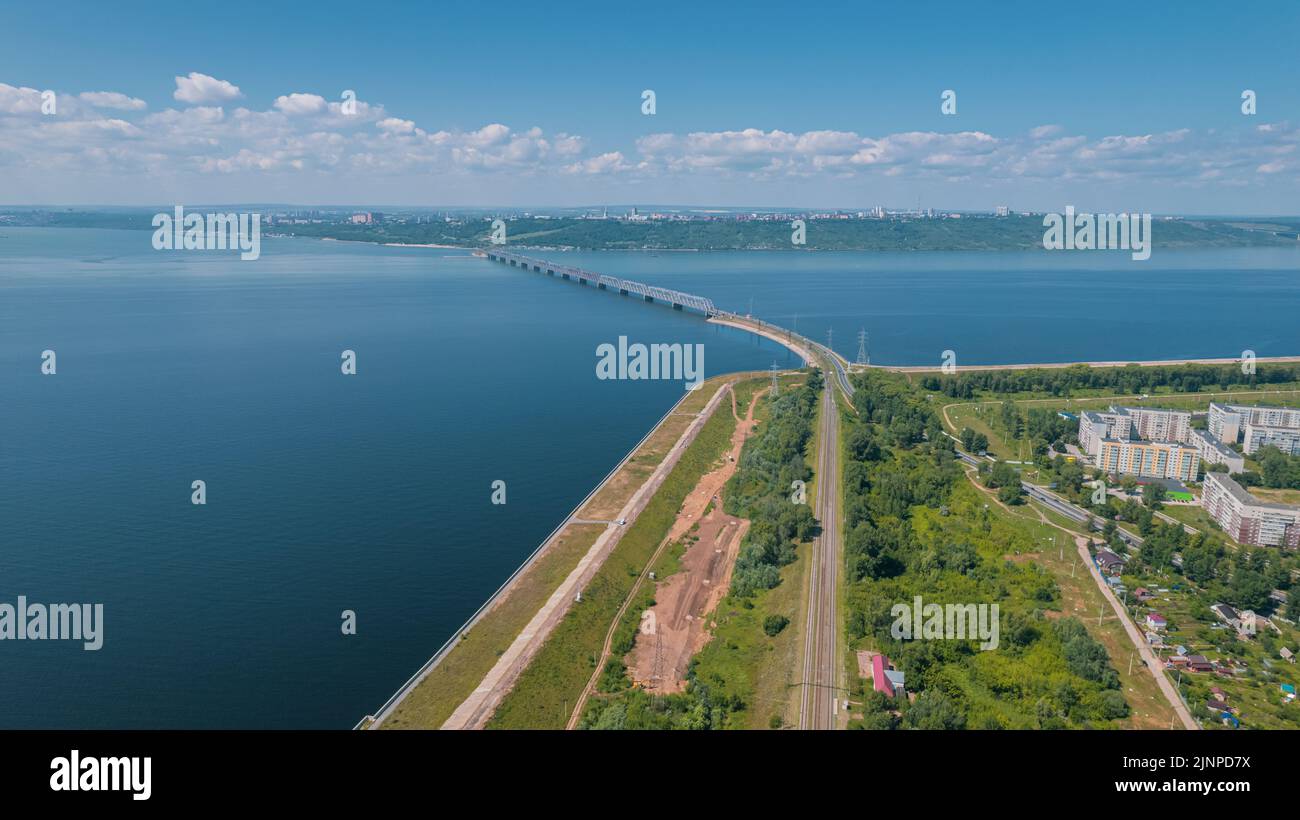El Puente Imperial es un puente combinado de automóvil y ferrocarril