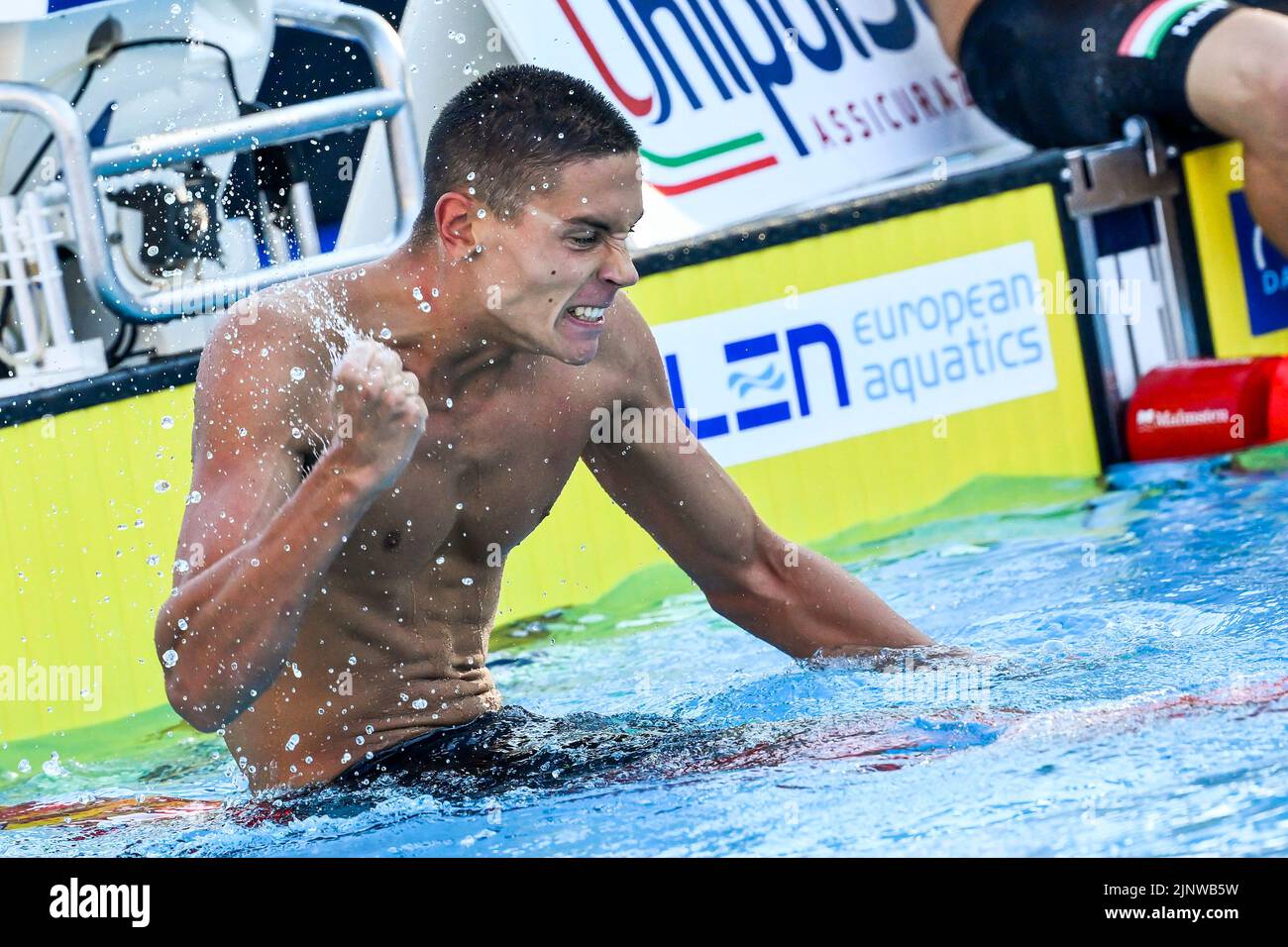 David Popovici de Rumania reacciona después de competir en la 100m ª Freestyle Men Final durante la natación XXVI LEN European ChampionshipsDavid Popovici lugar Foto de stock