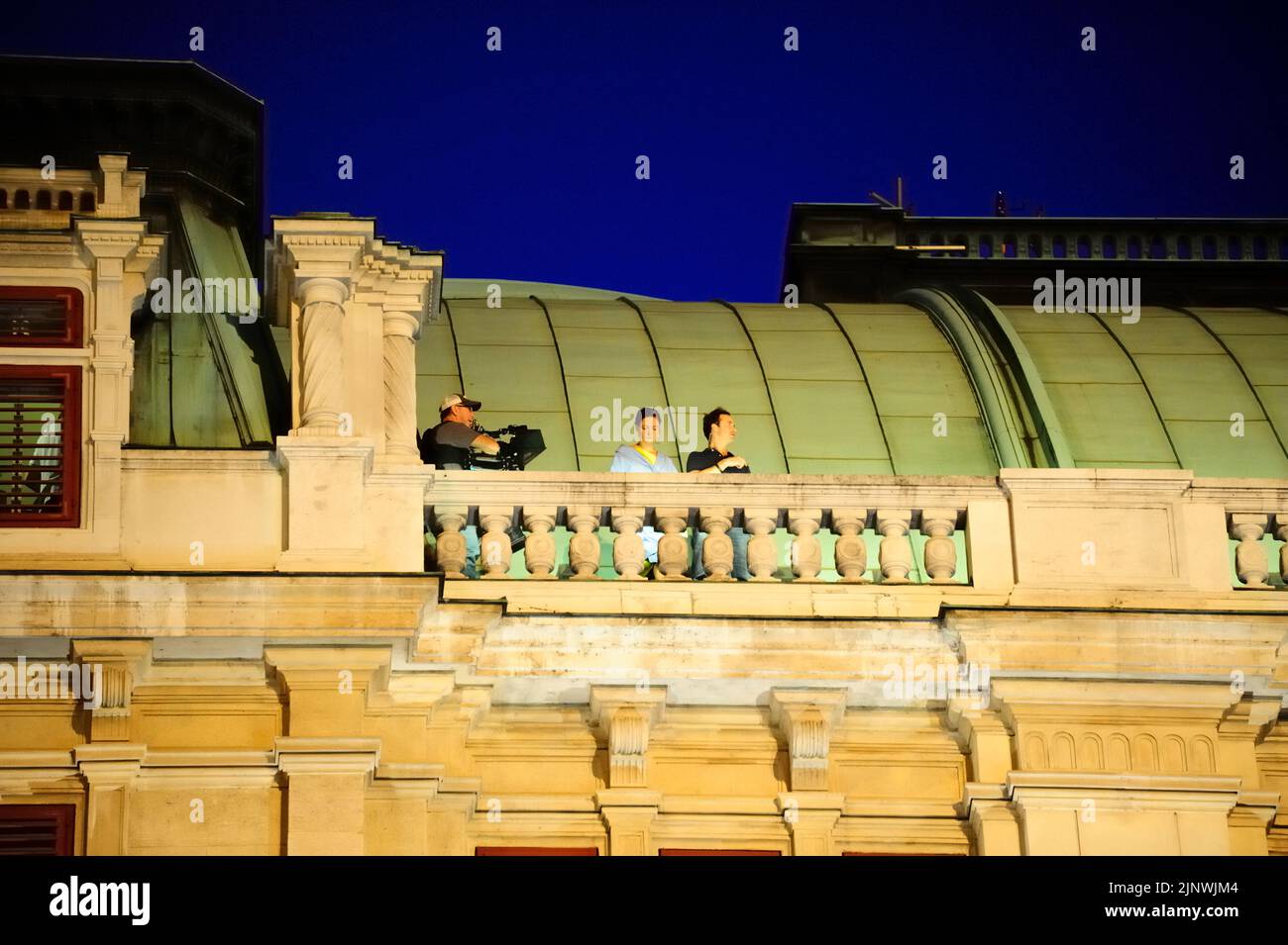 Viena, Austria. 28 de agosto de 2014. Rodaje para Mission: Impossible 5 en la Ópera Estatal de Viena con Rebecca Ferguson (centro) Foto de stock