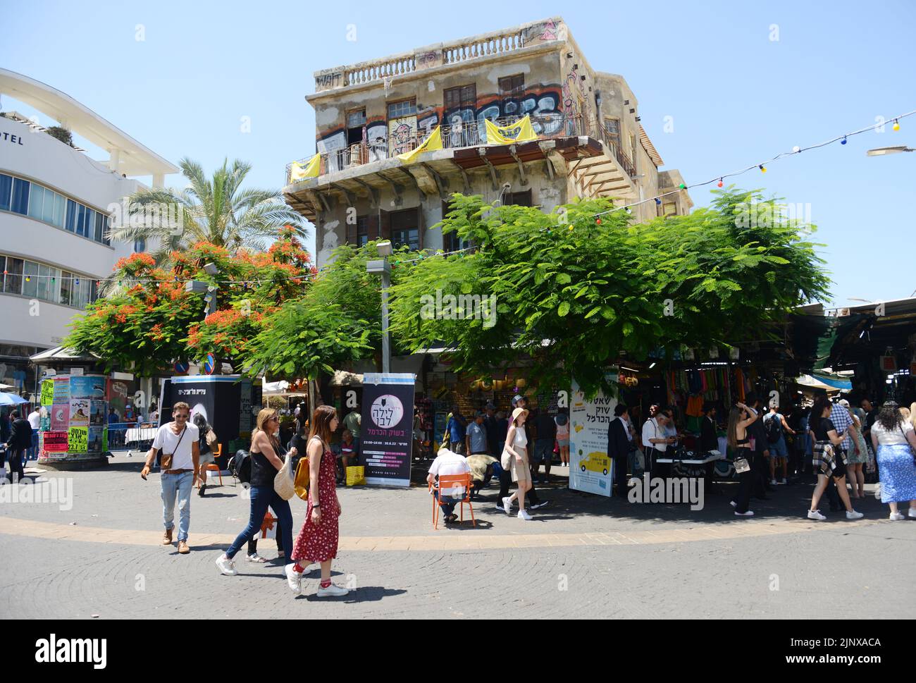Entrada al mercado del Carmelo desde la calle Allenby en Tel Aviv, Israel. Foto de stock