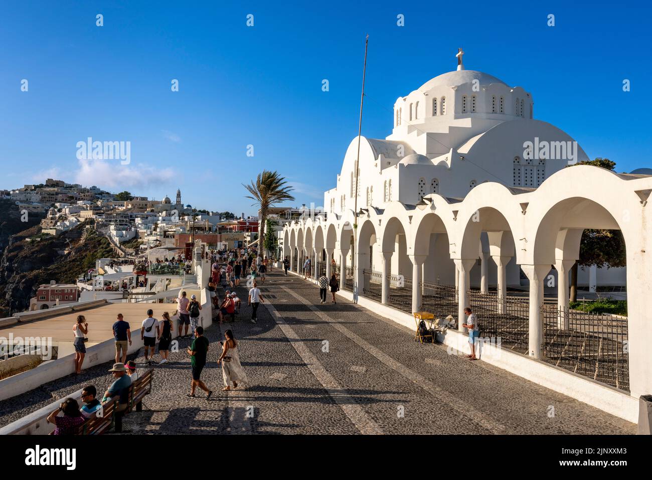 Iglesia Ortodoxa Santa Candelaria/Catedral, Thira, Santorini, Islas Griegas, Grecia. Foto de stock