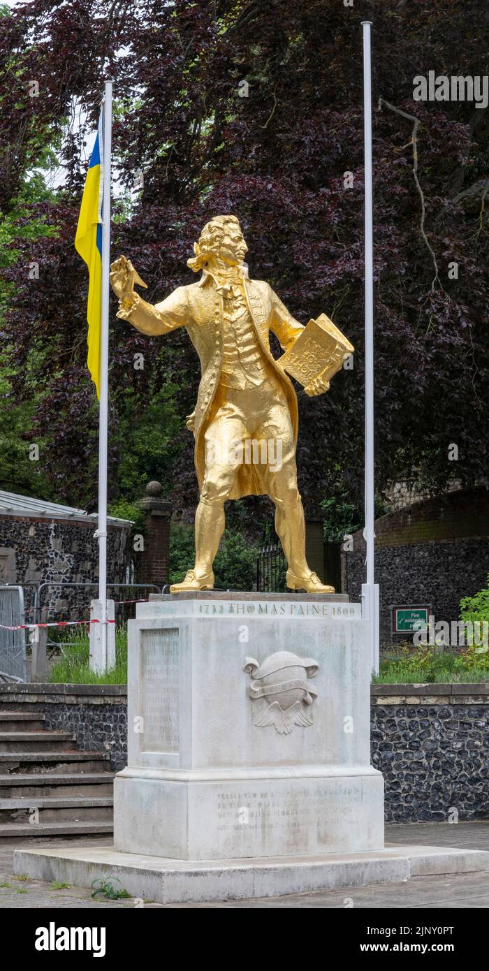 Estatua de Thomas Paine, King Street, Thetford, Norfolk, Inglaterra, REINO UNIDO Foto de stock