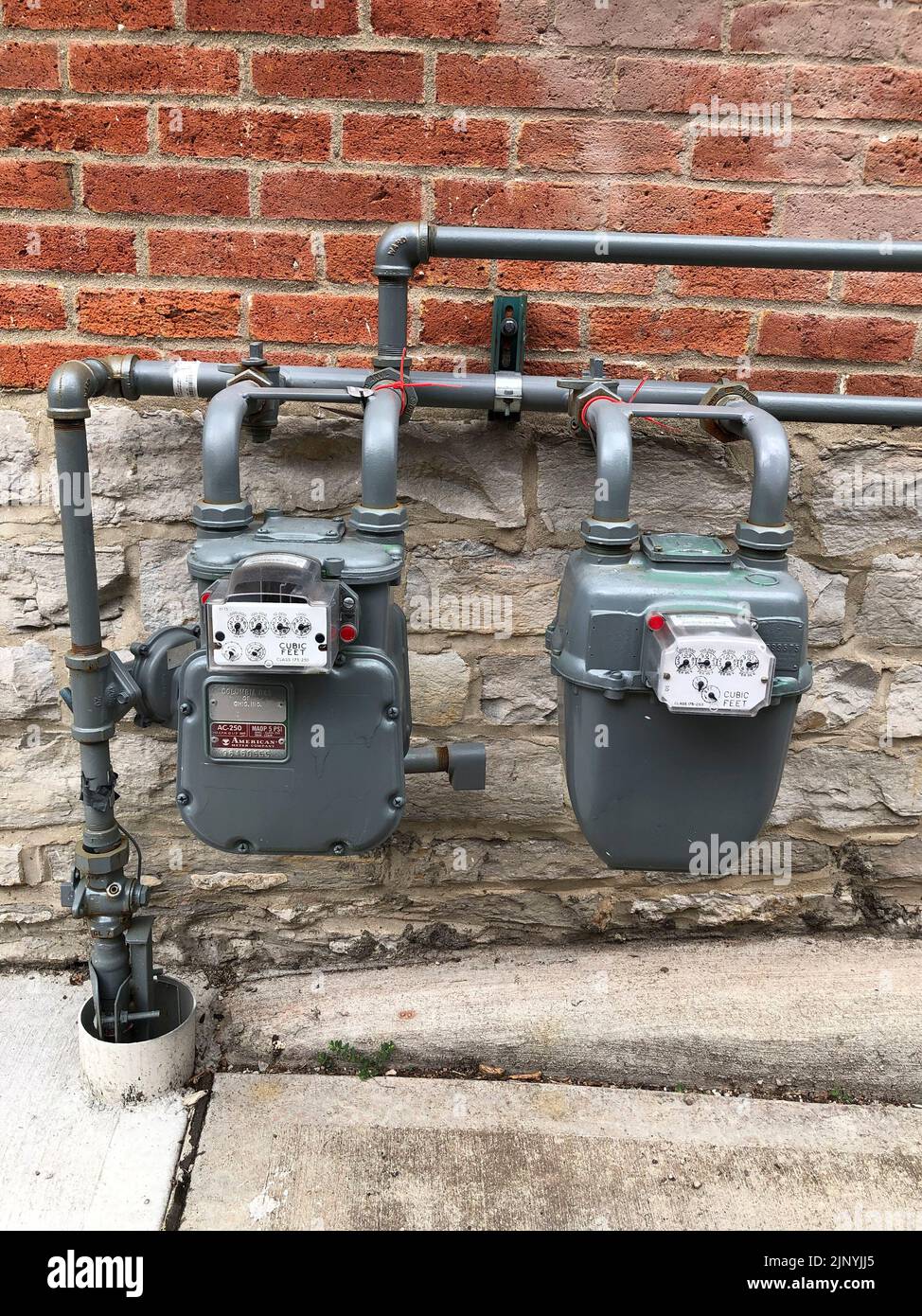 Medidores de gas domésticos en German Village, Columbus, Ohio, EE.UU., agosto de 2022 Foto de stock