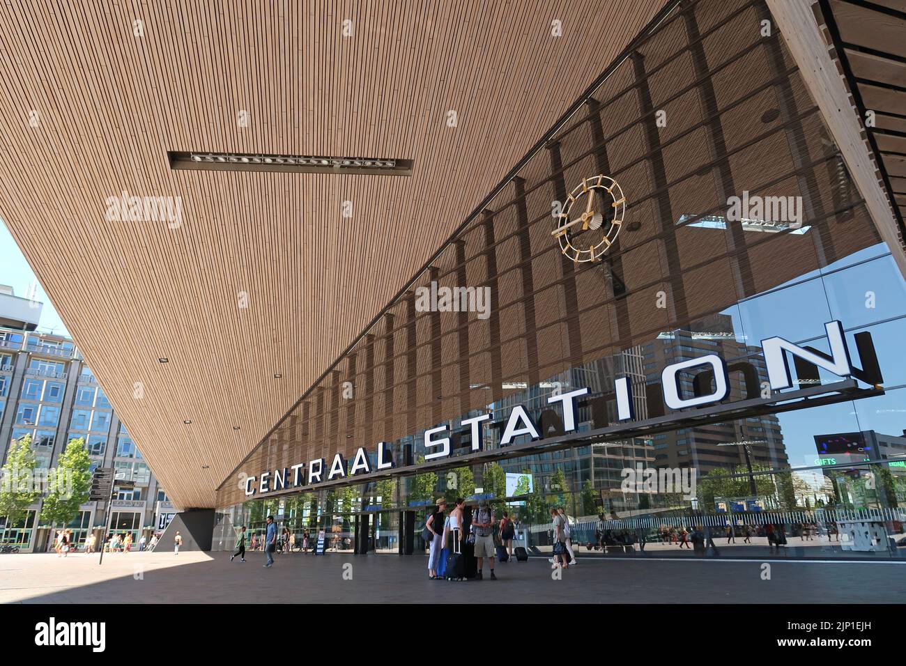 Entrada a la estación central de Rotterdam Foto de stock
