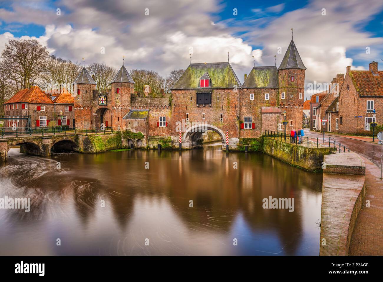 Amersfoort, países Bajos en el histórico Koppelpoort por la tarde. Foto de stock