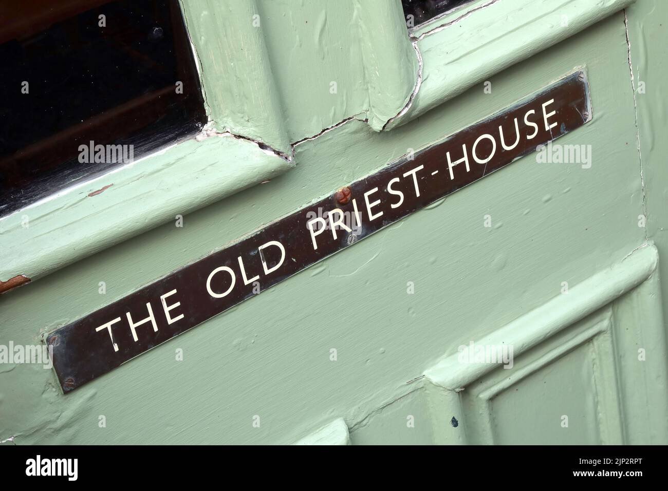 La antigua casa del sacerdote, frente a la iglesia de San James el Grande, Audlem, Cheshire, Inglaterra, Reino Unido Foto de stock