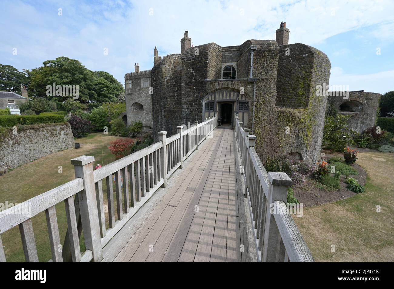 La entrada a una fortaleza costera medieval en el Reino Unido. Foto de stock
