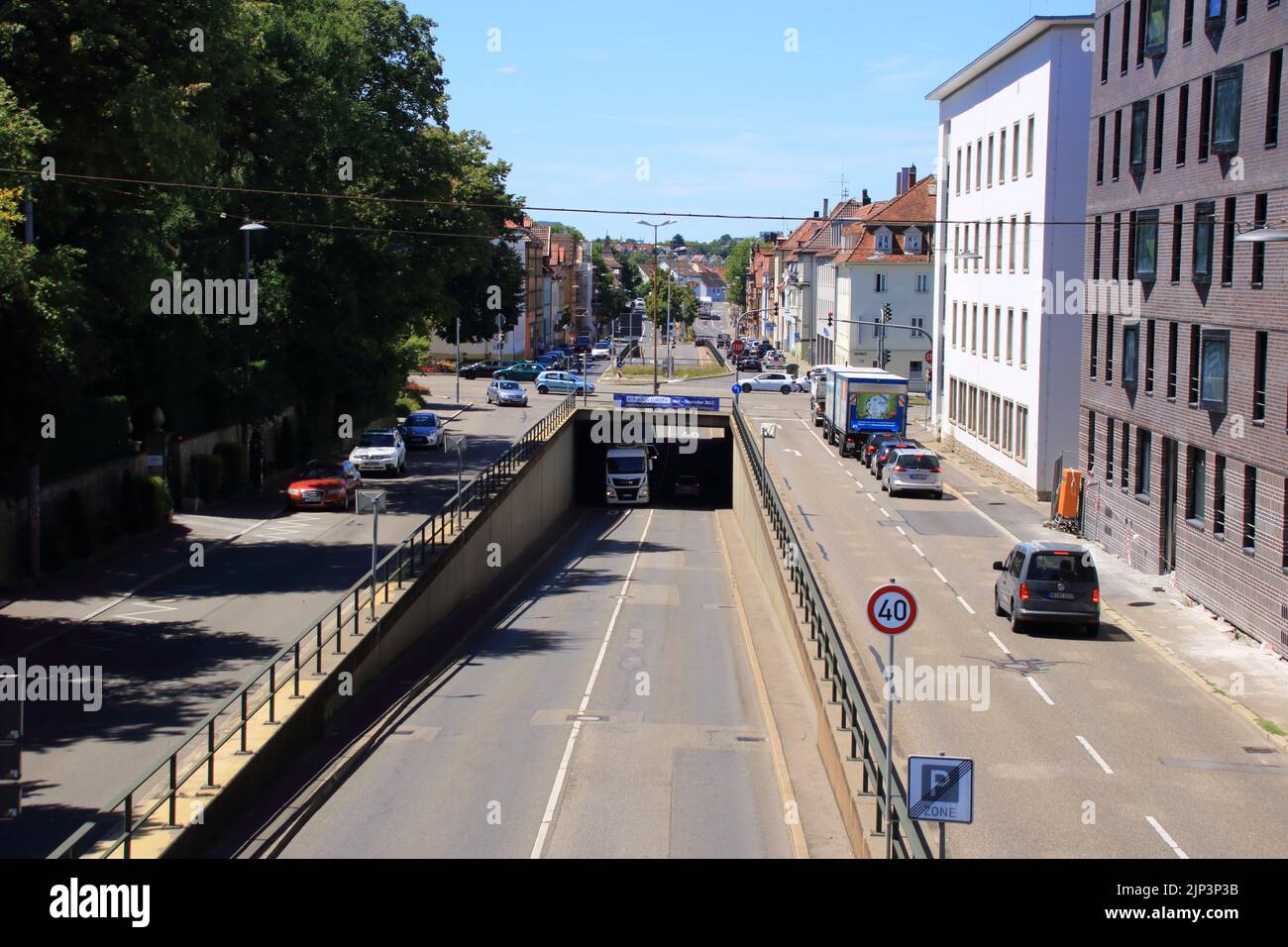 Cruce y túnel bajo la autopista federal 27 en Ludwigsburg Foto de stock