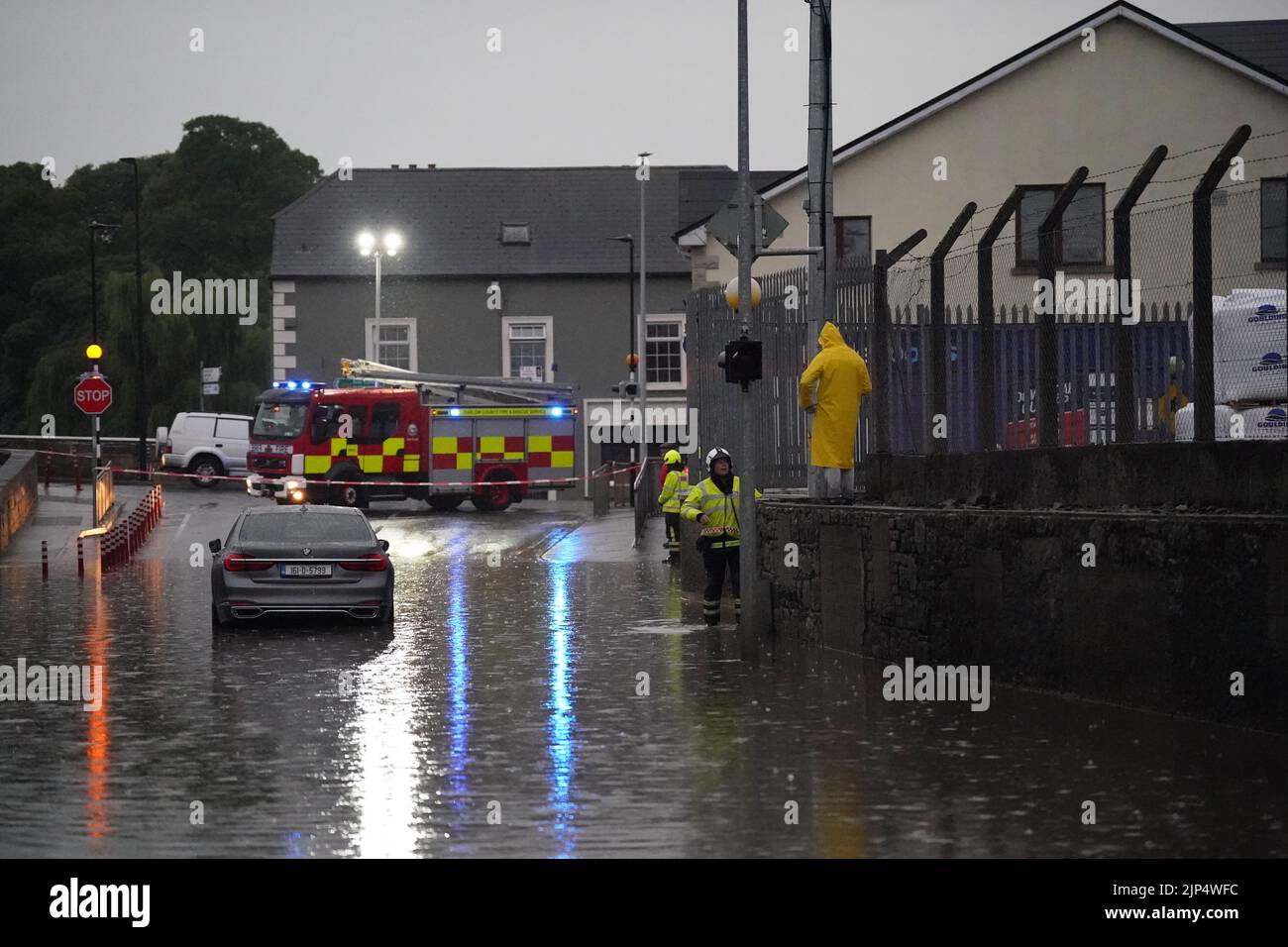Inundaciones localizadas en Tullow, Co Carlow en la República de Irlanda. Fuertes lluvias e inundaciones han golpeado partes de la República de Irlanda, ya que las tormentas eléctricas marcaron el final de la ola de calor. Fecha de la foto: Lunes 15 de agosto de 2022. Foto de stock
