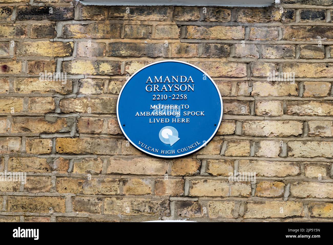 Placa azul del Consejo Superior Vulcano en casa en Crofton Park, al sur de Londres, vivió en Amanda Grayson madre del Embajador Spock, en el siglo 23rd. Foto de stock