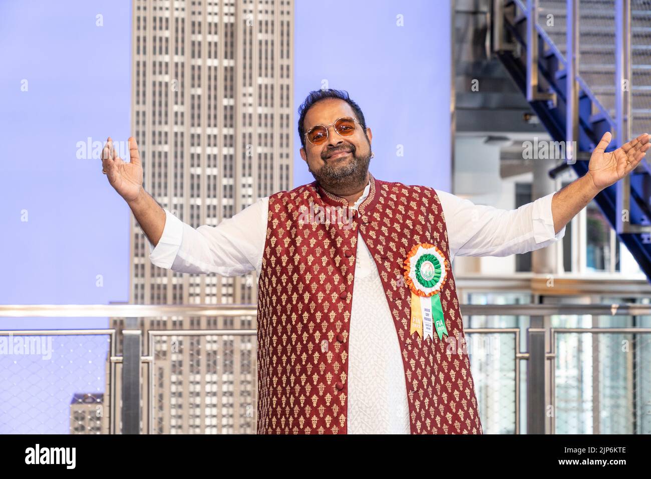 Nueva York, NY - 15 de agosto de 2022: Shankar Mahadevan, cantante y compositor visita el Empire State Building para celebrar el 75th aniversario de la independencia de la India Foto de stock