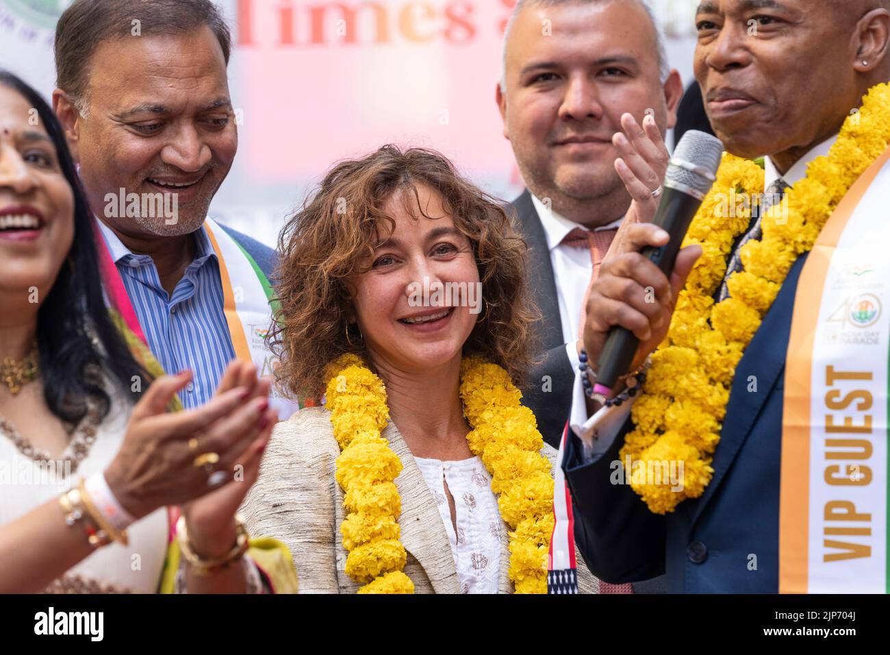 Nueva YORK, NY - 15 de agosto de 2022: La vicealcaldesa Meera Joshi asiste al 75th aniversario de la independencia de la India en Times Square Foto de stock