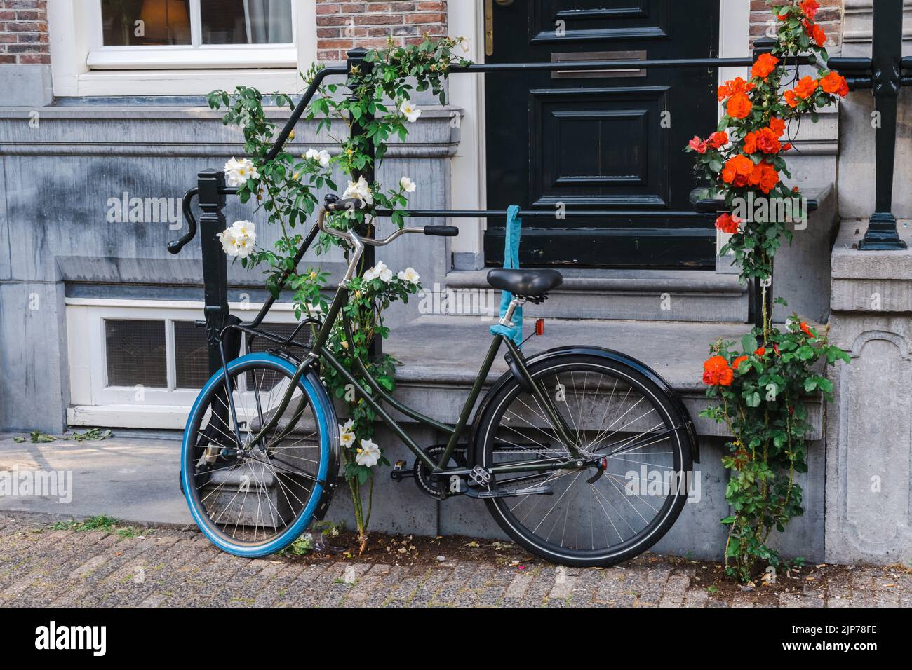 Blue bike en Ámsterdam, Países Bajos Foto de stock
