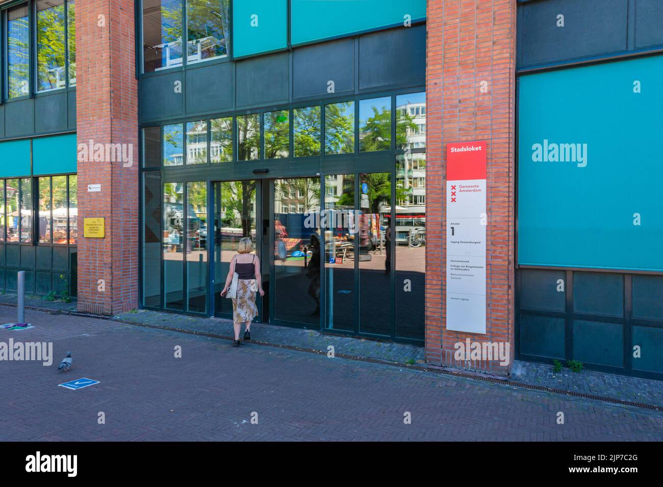 Amsterdam, Países Bajos - 22 de junio de 2022: Entrada al Stadsloket Centre Foto de stock