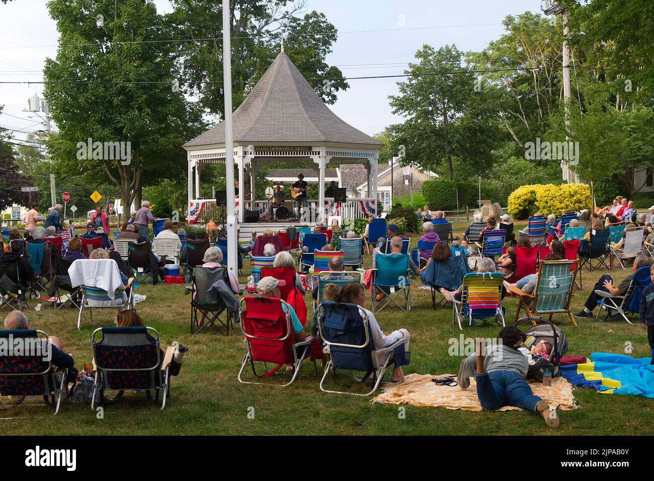 Concierto de bandas de verano en Dennis Village, Dennis, Massachusetts en Cape Cod, EE.UU Foto de stock
