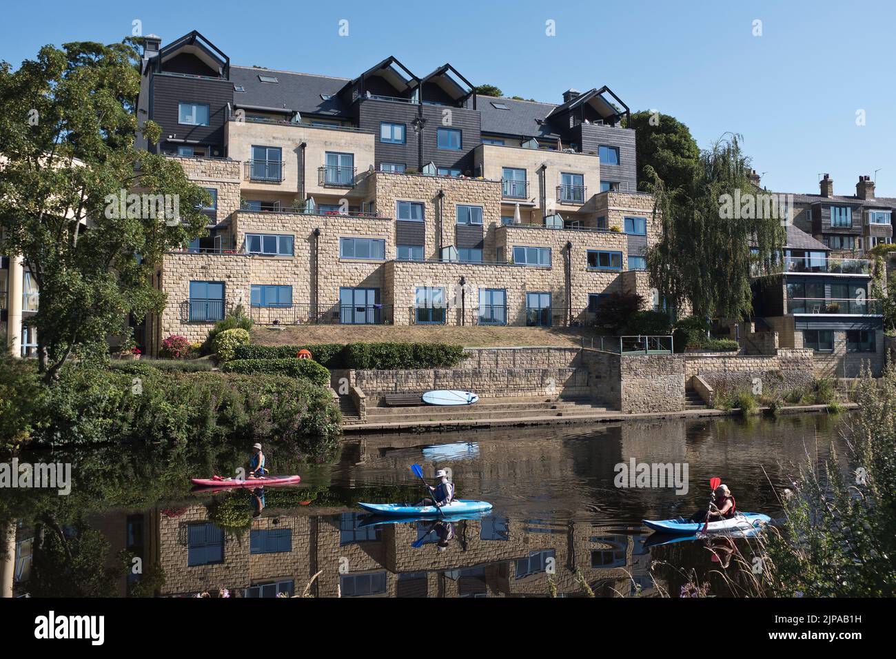 dh River Wharfe WETHERBY WEST YORKSHIRE Aprenda a paddle paddleboards Canoistas instructor inglaterra Reino Unido paddleboarding Canoeist paddle boarding Foto de stock
