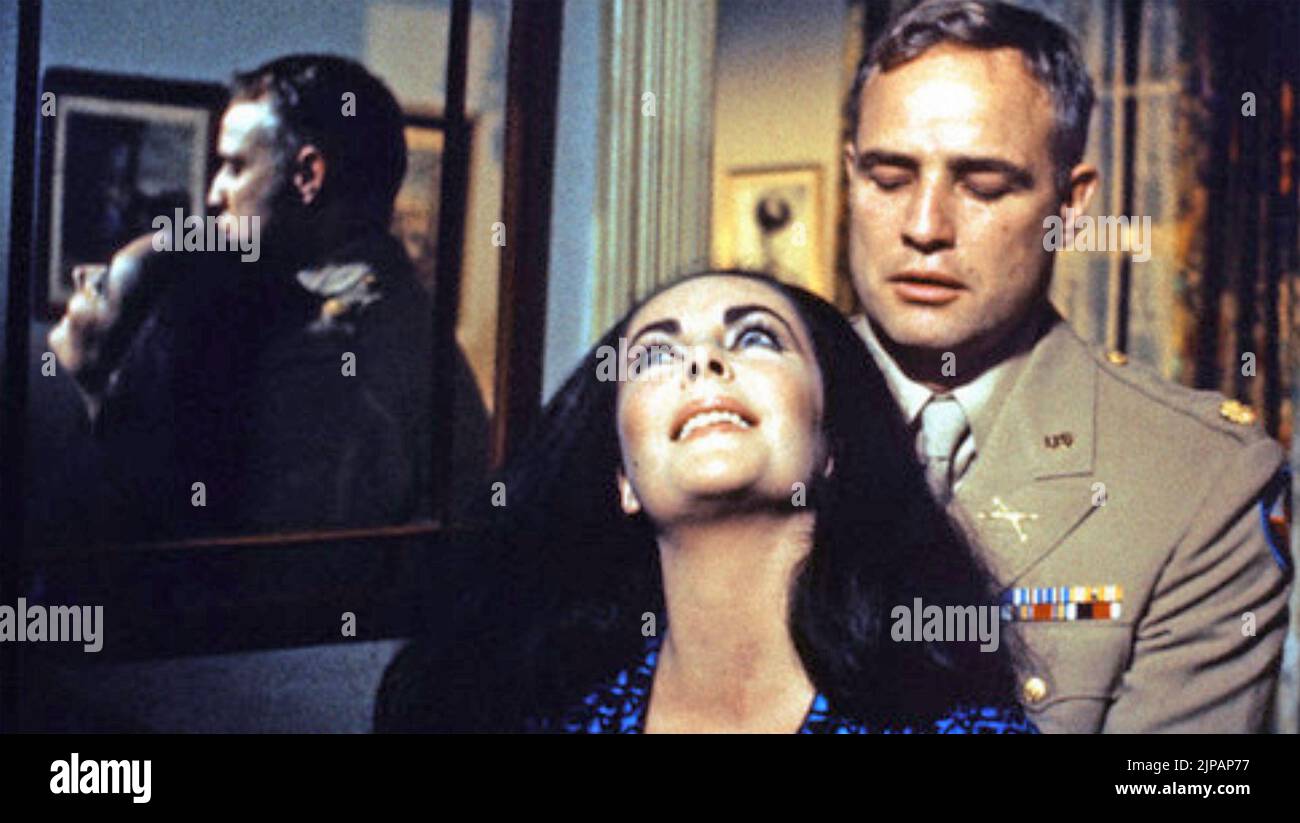 REFLEXIONES EN Un OJO DE ORO 1967 Warner Bros/Seven Arts con Elizabeth Taylor y Marlon Brando Foto de stock