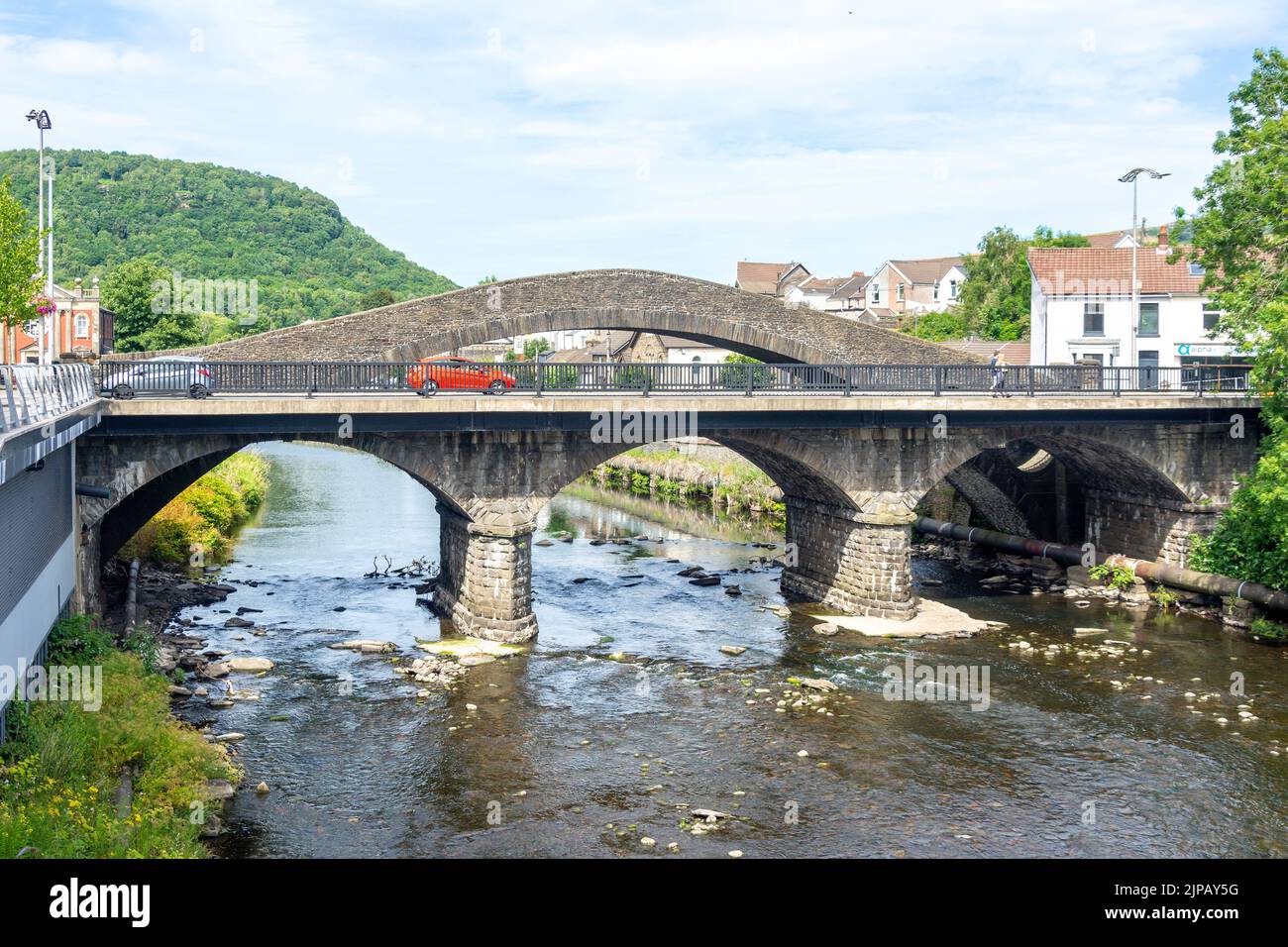 Puente Viejo (Yr Hen Bont) y puente Victoria sobre el río Taff, Pontypridd, Rhondda Cynon Taf, Gales (Cymru), Reino Unido Foto de stock