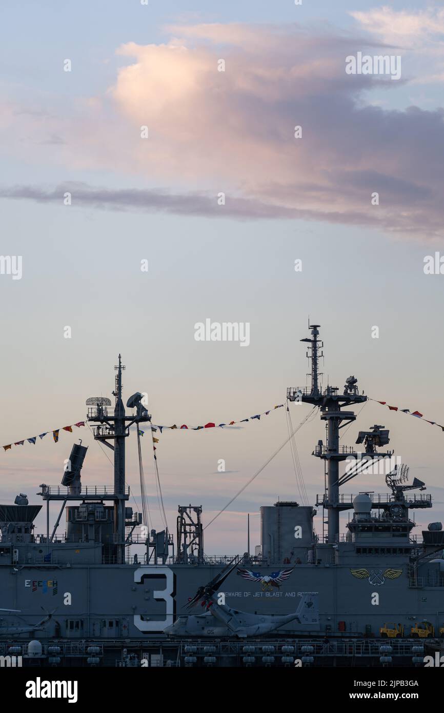 USS Kearsarge en el puerto de Estocolmo en 2022 durante el ejercicio de la OTAN de Baltops Foto de stock