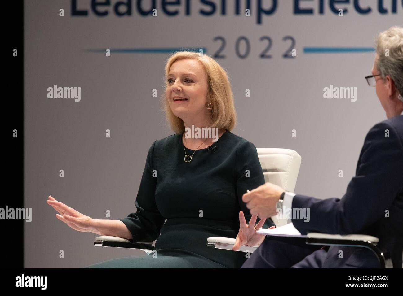 Liz Truss hablando en las elecciones de liderazgo en Perth, Escocia, Reino Unido Foto de stock