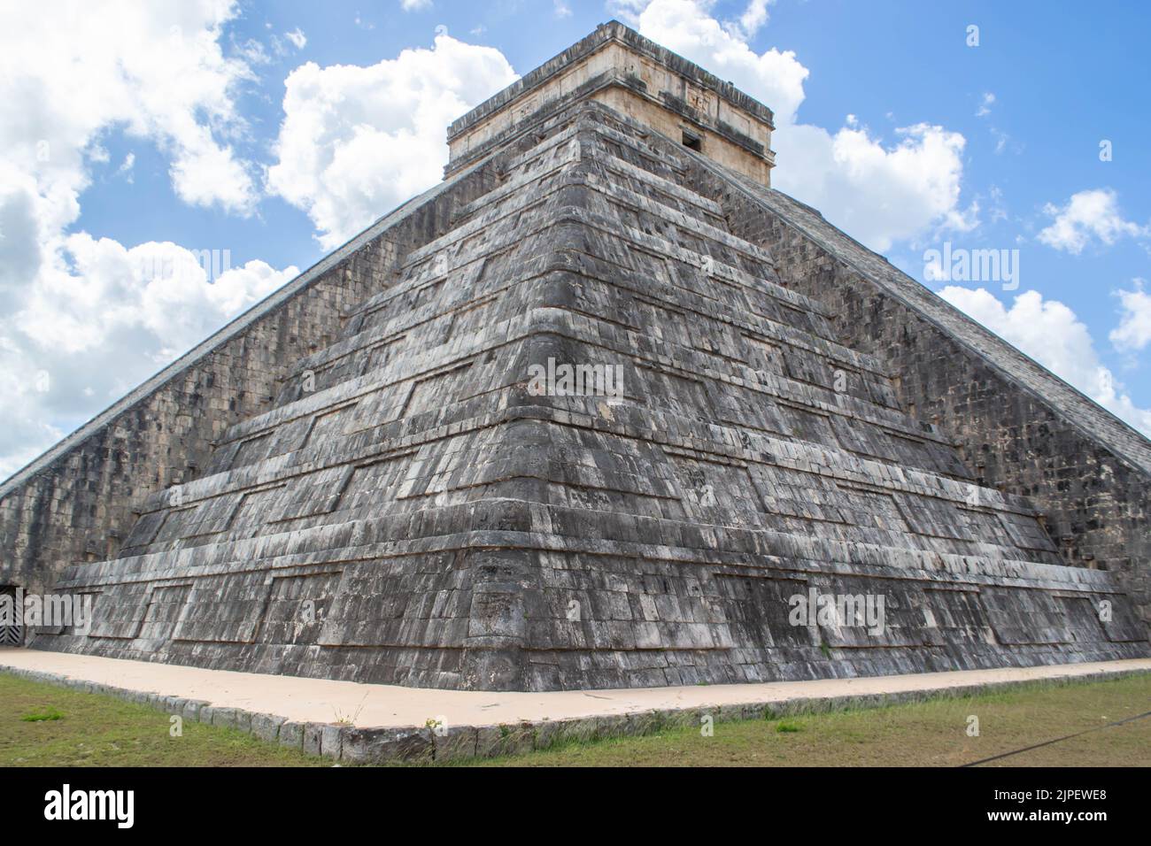 Yucatán, MÉXICO 21 de abril de 2022 El Castillo en Chichén Itzá, que