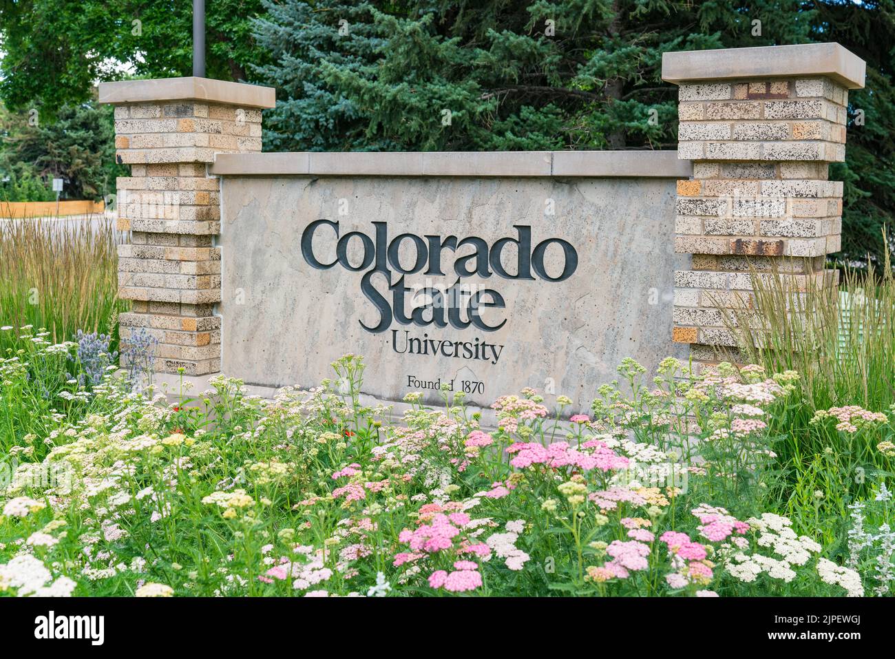 Fort Collins, CO - 16 de julio de 2022: Señal de entrada a la Universidad de Colorado en Fort Collins, Colorado Foto de stock