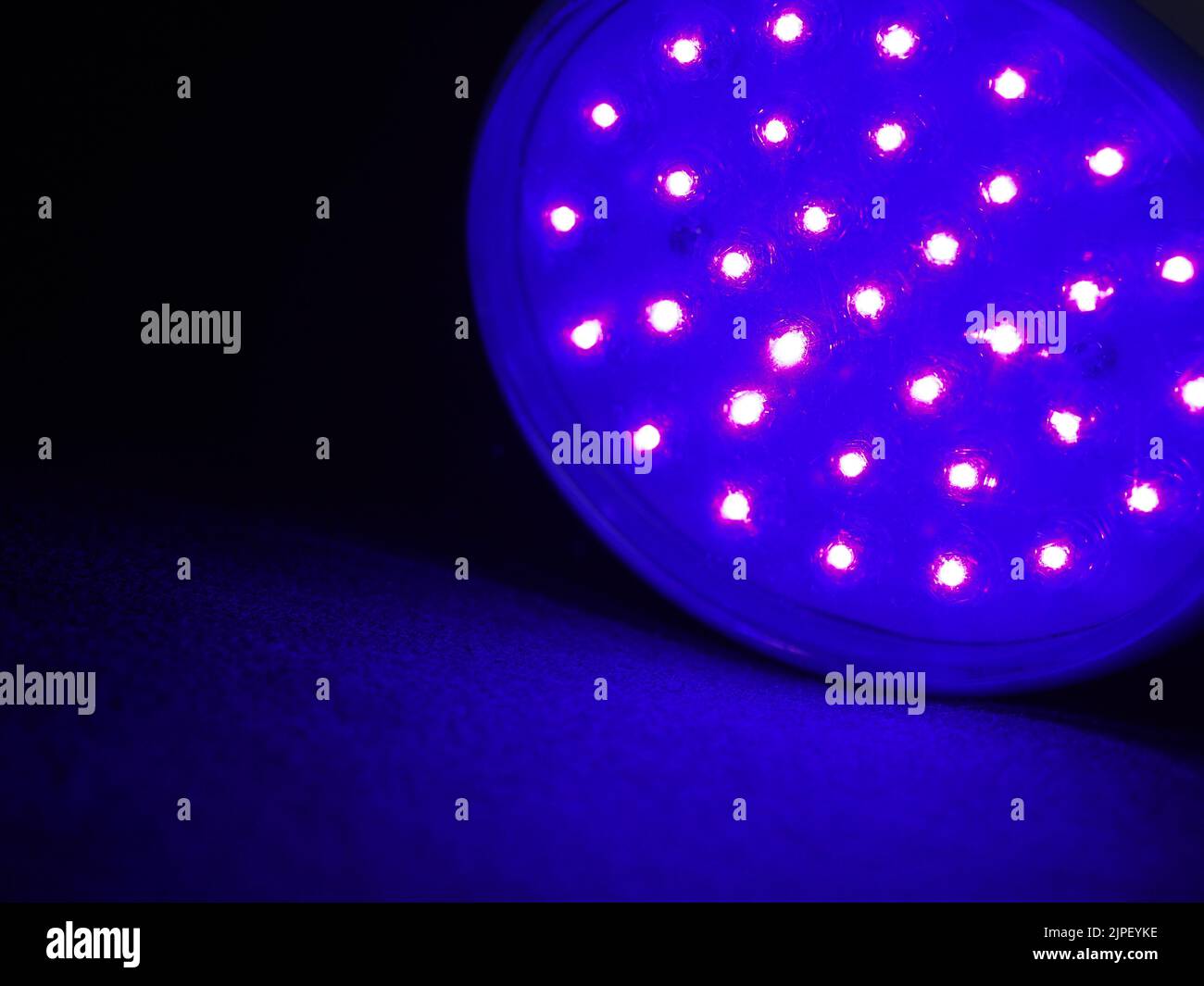 Tratamiento de luz infrarroja fotografías e imágenes de alta resolución -  Alamy