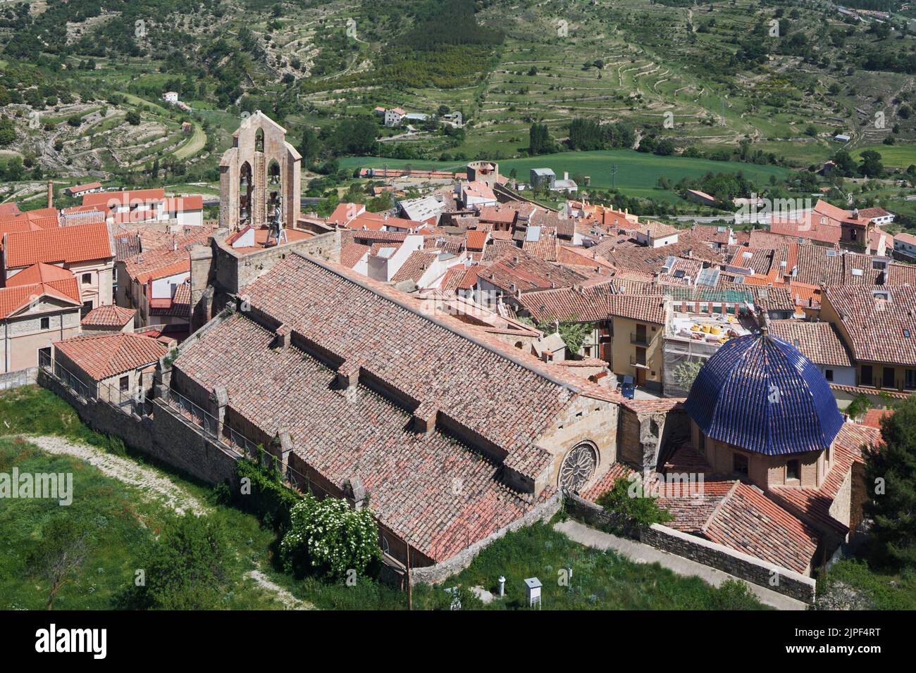 Vista aérea de la Iglesia del Arzobispado de Santa María la Mayor, Morella, Castellón, Comunidad Valenciana, España, Europa Foto de stock