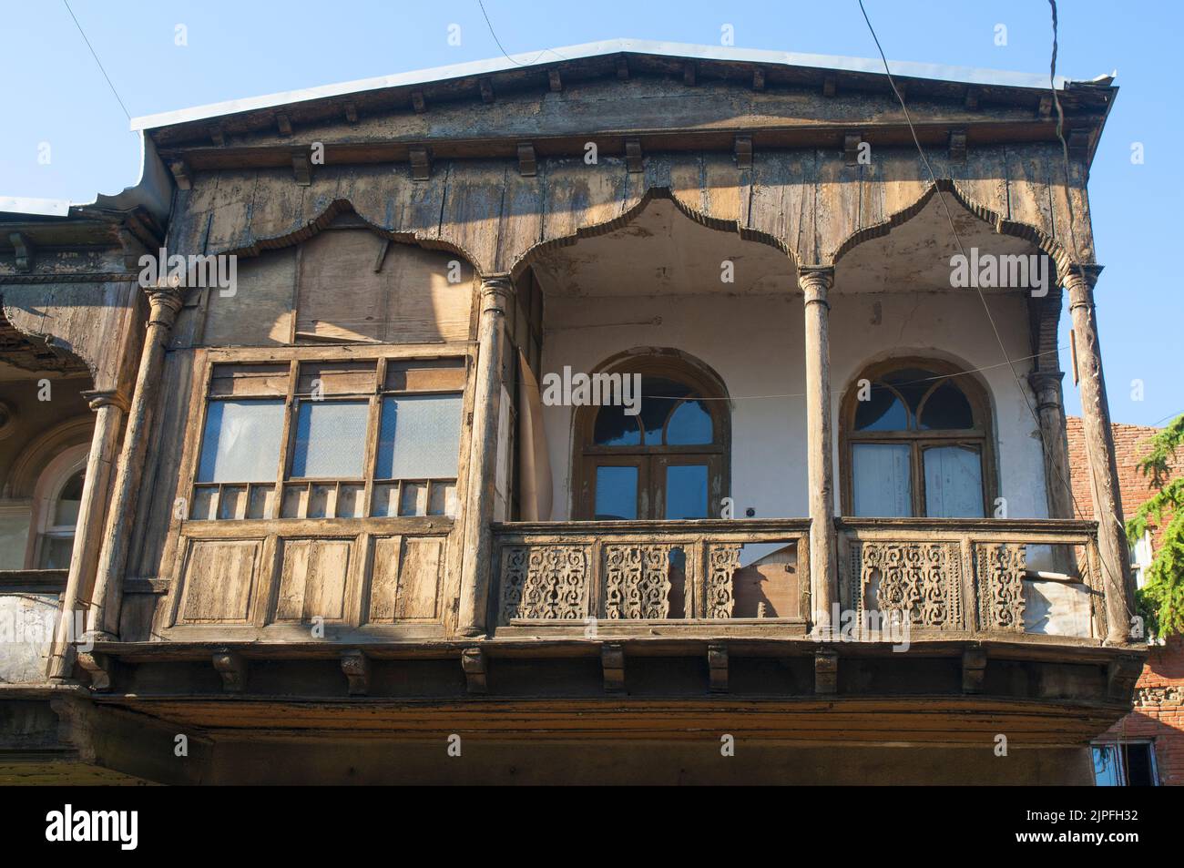 Casa tradicional georgiana al este del río Mktvari, en Tbilisi, república de Georgia Foto de stock