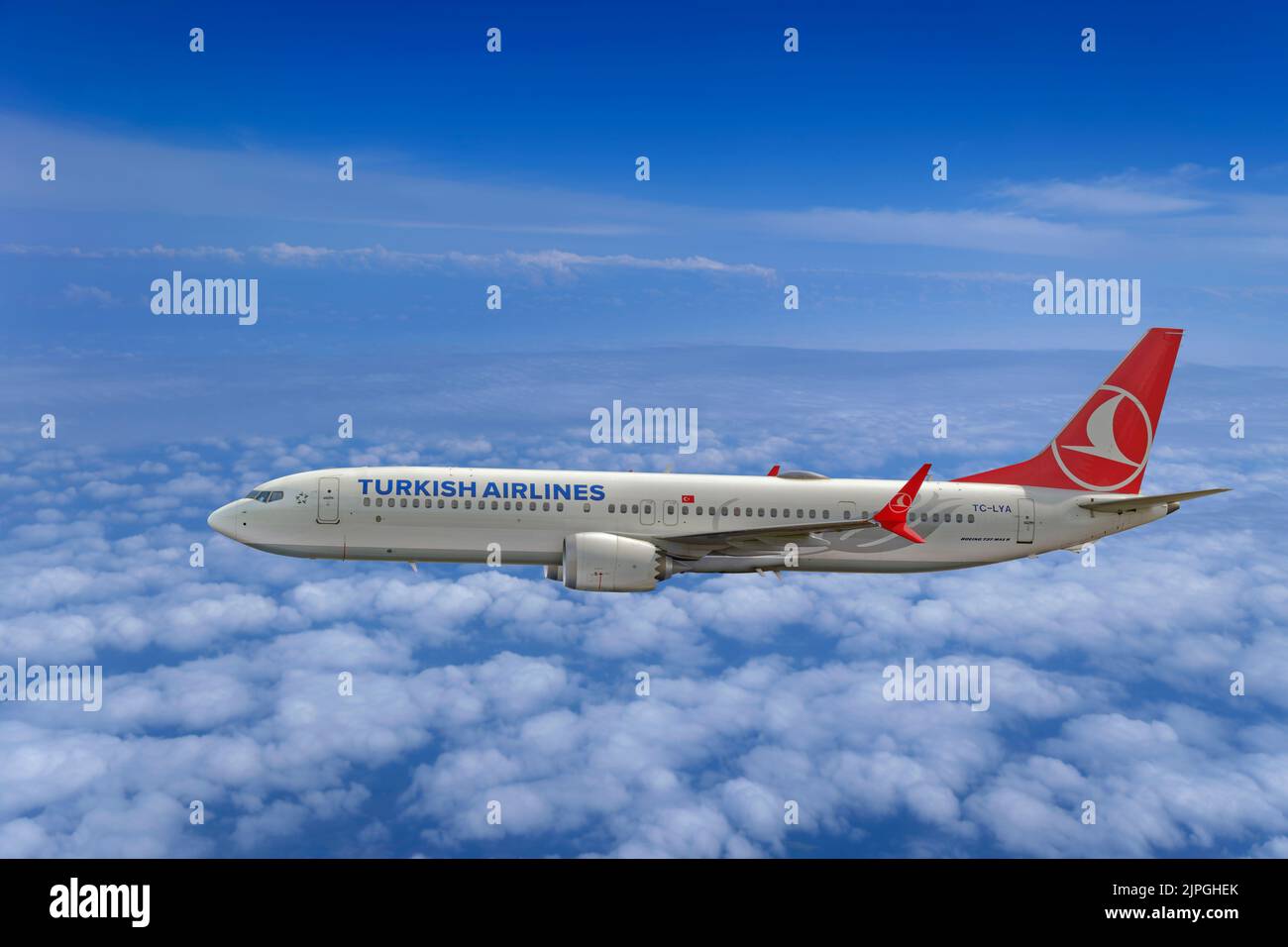 Boeing 737 MAX 9 de Turkish Airlines a mitad de vuelo. Registro de aeronaves TC-LYA. Foto de stock