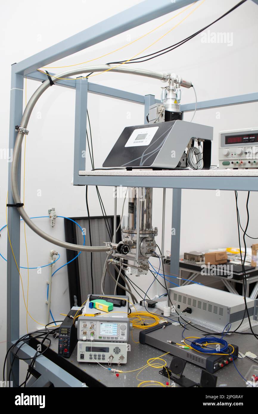 Detector de fotón único en laboratorio científico sin personas. Foto de stock