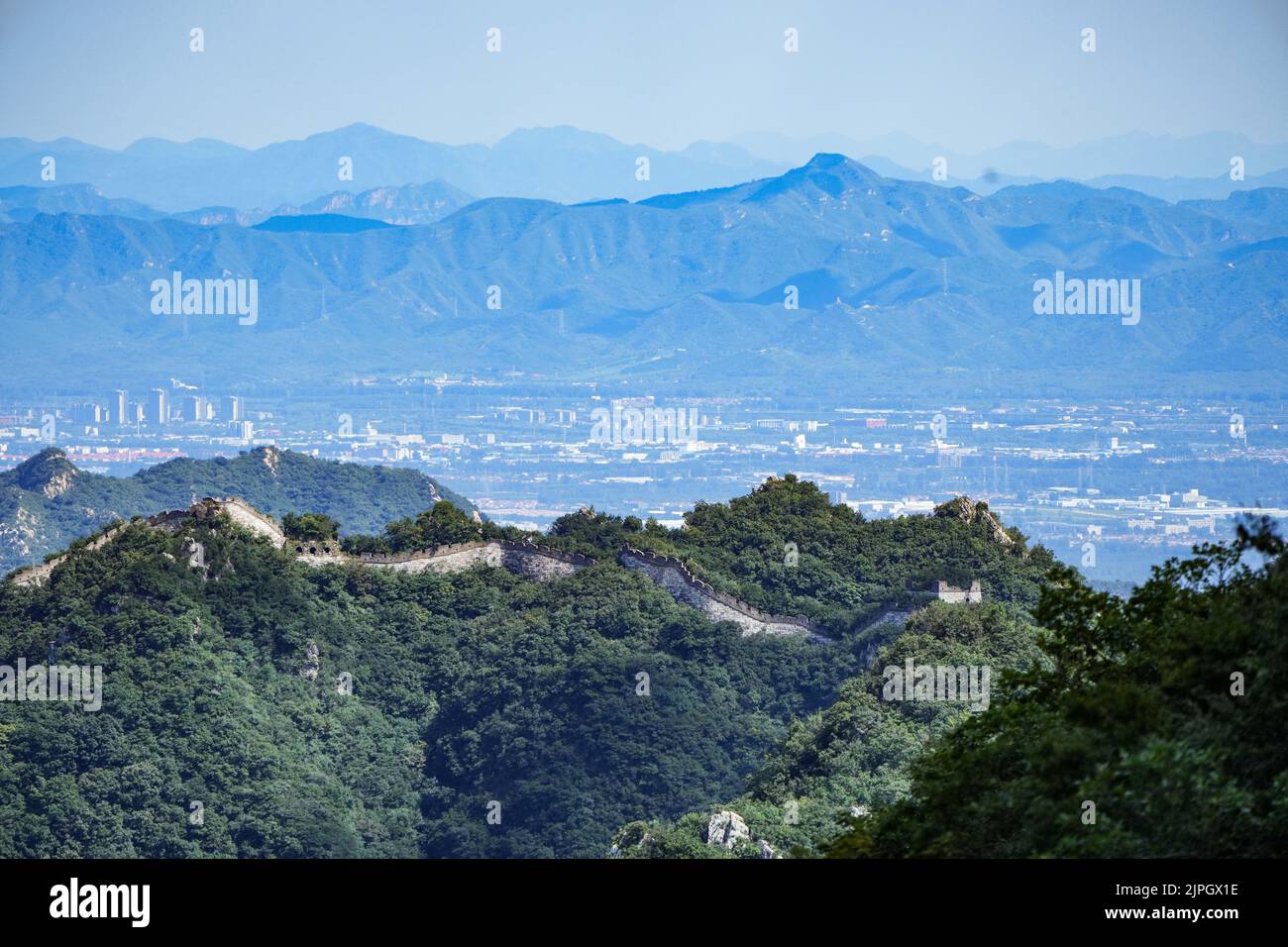 Pekín, China. 16th de Ago de 2022. Foto tomada el 16 de agosto de 2022 muestra el paisaje de la sección Jiankou de la Gran Muralla en Beijing, capital de China. Crédito: Chen Yehua/Xinhua/Alamy Live News Foto de stock